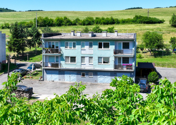 Priestranný 3-izbový byt o veľkosti 92m2 s garážou, Prenčov