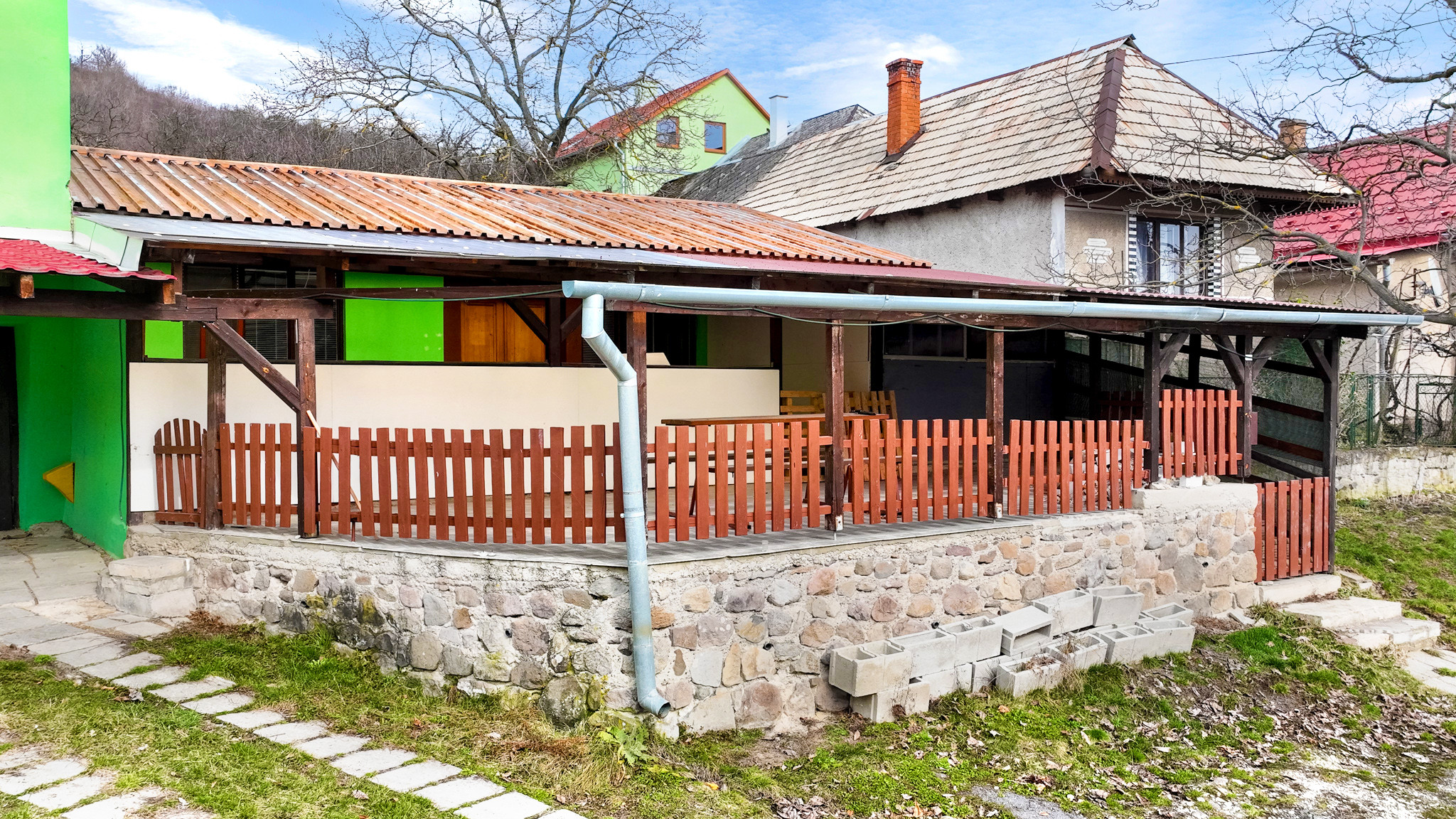 Priestranný rodinný dom pre viacčlennú rodinu v obci Hrušov