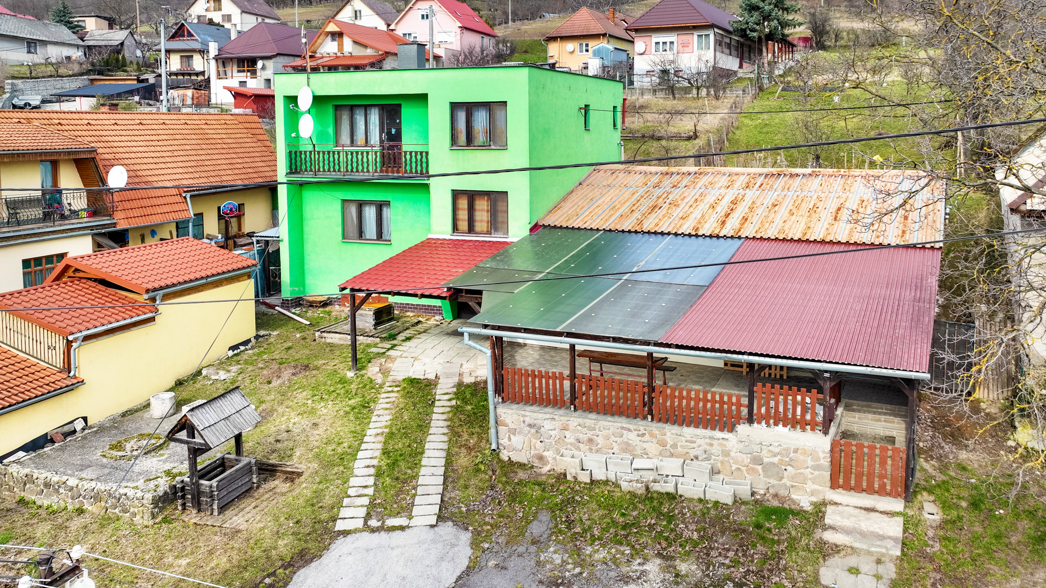 Priestranný rodinný dom pre viacčlennú rodinu v obci Hrušov