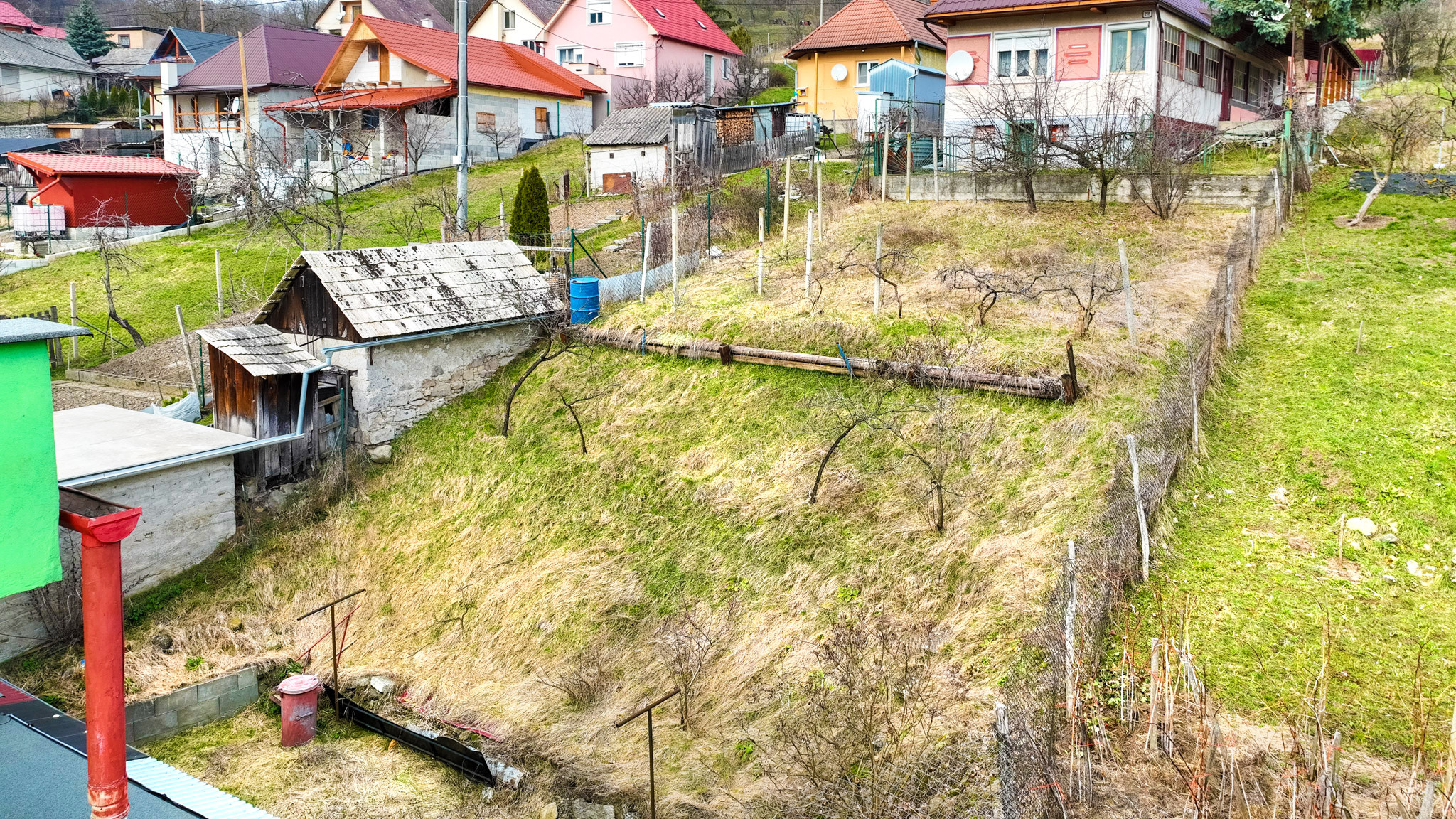 Priestranný rodinný dom pre viacčlennú rodinu v obci Hrušov