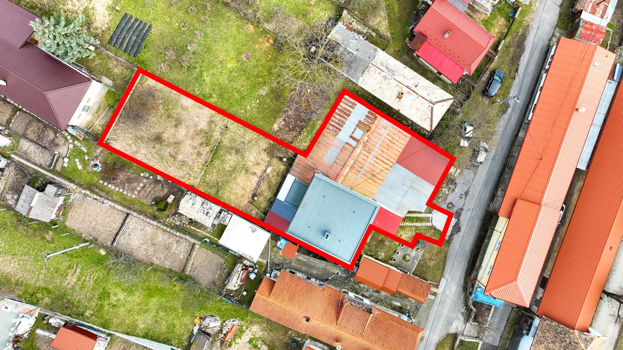 Priestranný rodinný dom pre viacčlennú rodinu v obci Hrušov