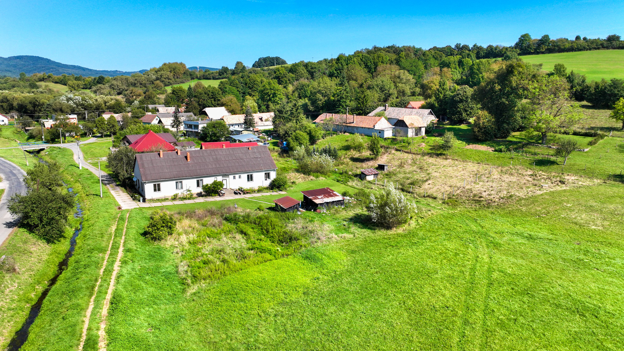 Slnečný, stavebný pozemok o veľkosti 1524m2 v obci Beluj