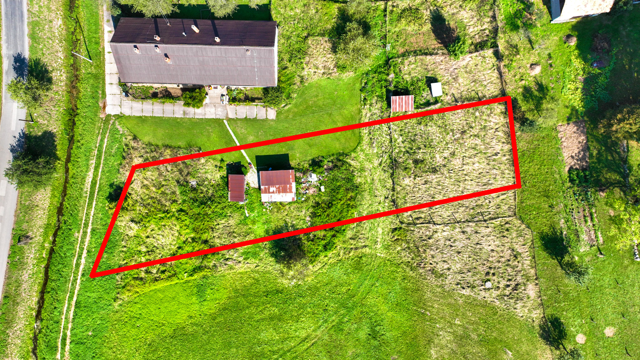 Slnečný, stavebný pozemok o veľkosti 1524m2 v obci Beluj