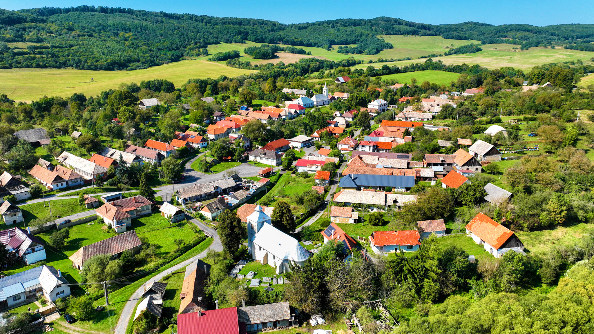 Slnečný, stavebný pozemok o veľkosti 1524m2 v obci Beluj