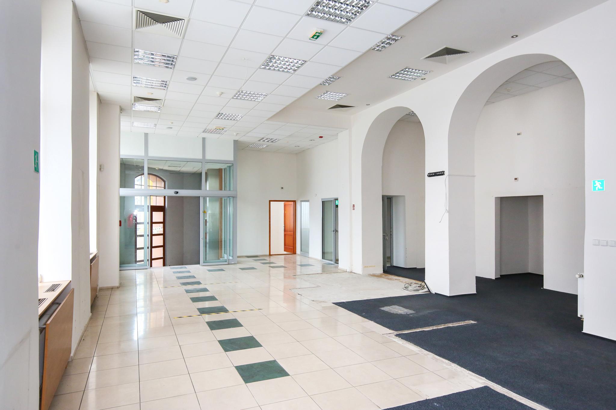 Krásna viacúčelová budova vo výbornom stave v centra mesta Šahy