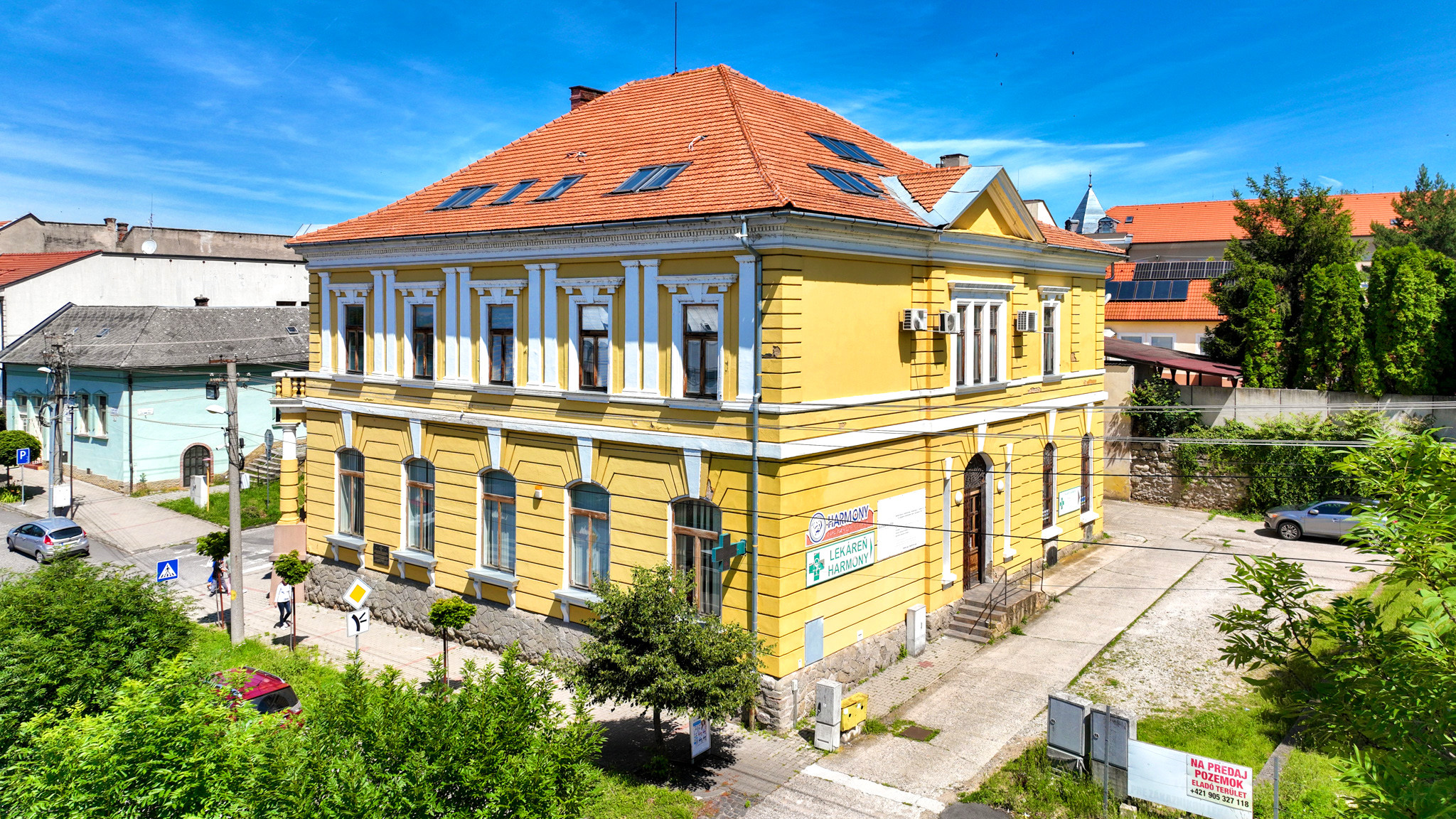 Krásna viacúčelová budova vo výbornom stave v centra mesta Šahy