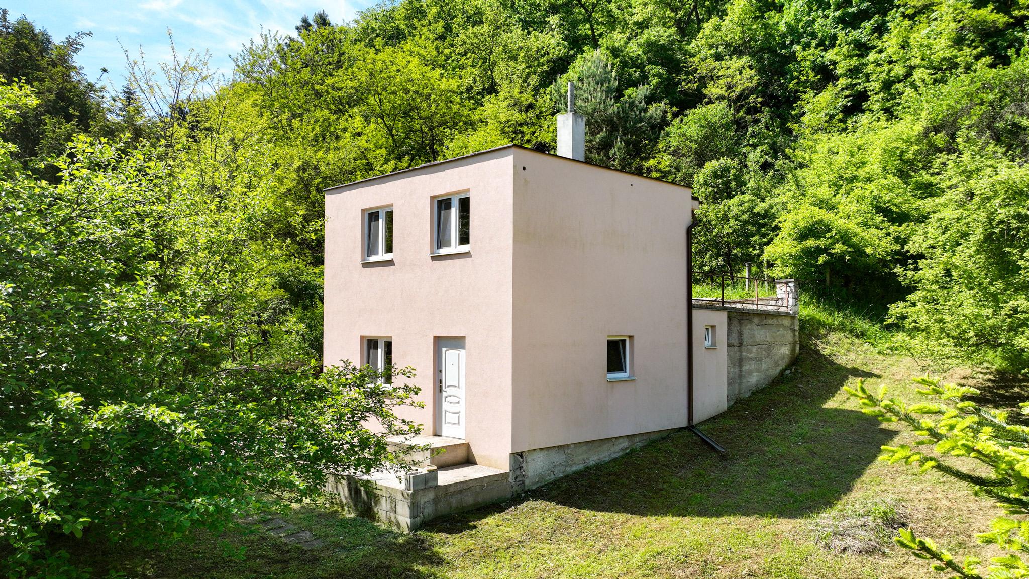 REZERVOVANÉ - Viničný dom s pozemkom 1060m2 Veľké Turovce