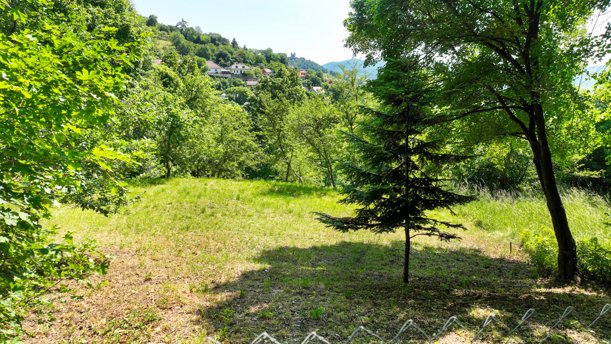 Slnečný, rekreačný pozemok 1250m2, centrum Banská Štiavnica