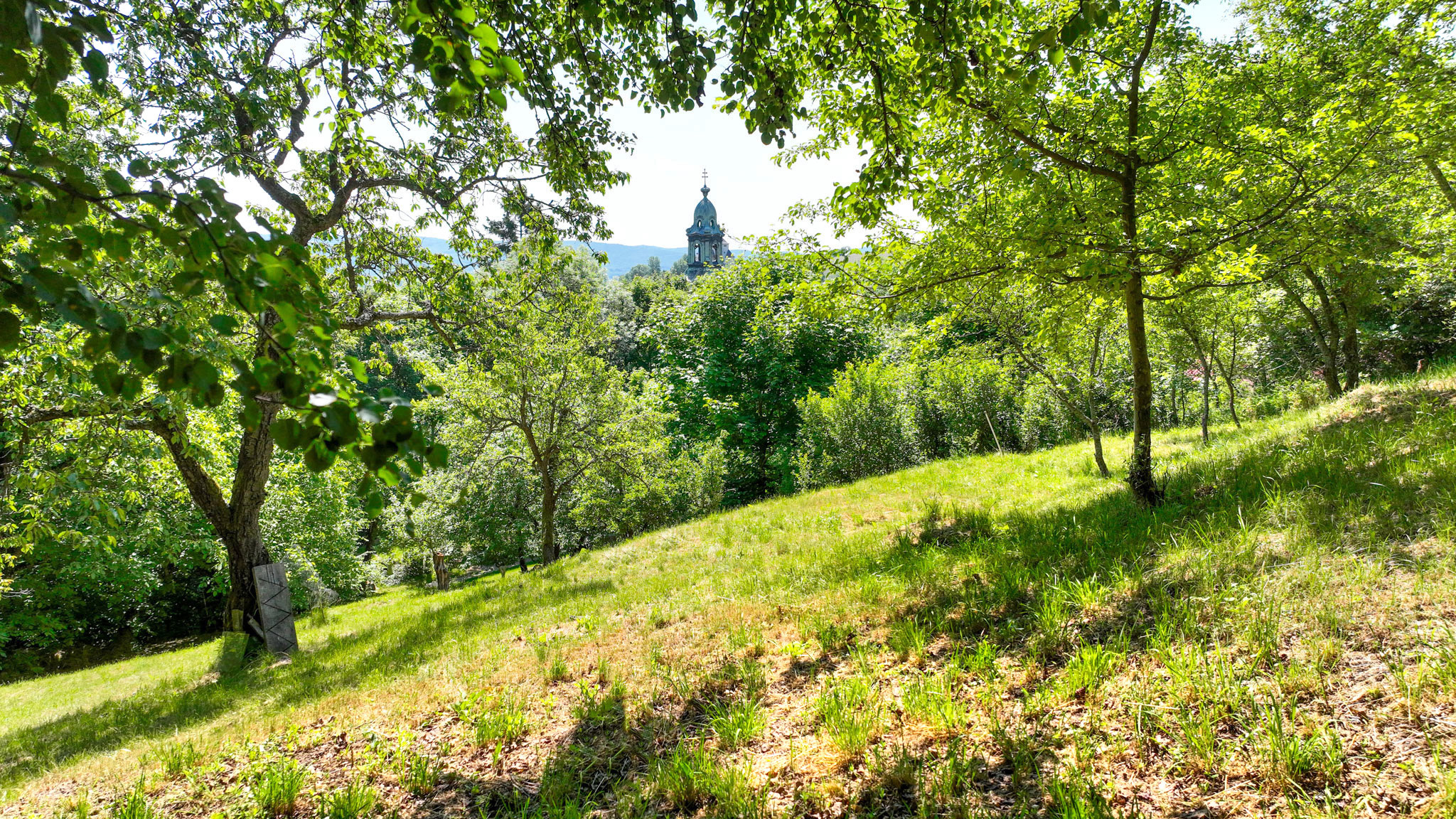 Slnečný, rekreačný pozemok 1250m2, centrum Banská Štiavnica