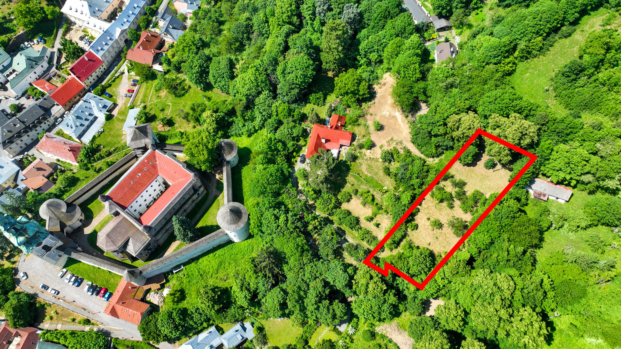 Slnečný, rekreačný pozemok 1250m2, centrum Banská Štiavnica