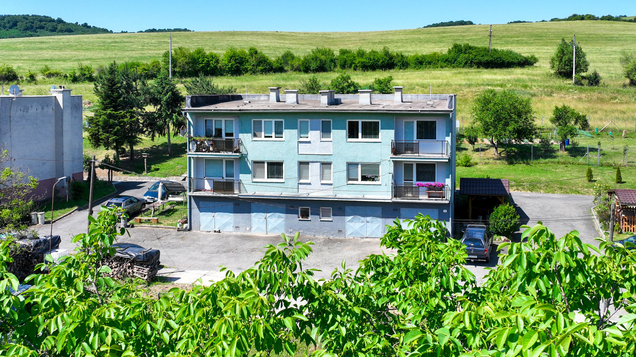 Priestranný 3-izbový byt o veľkosti 92m2 s garážou, Prenčov