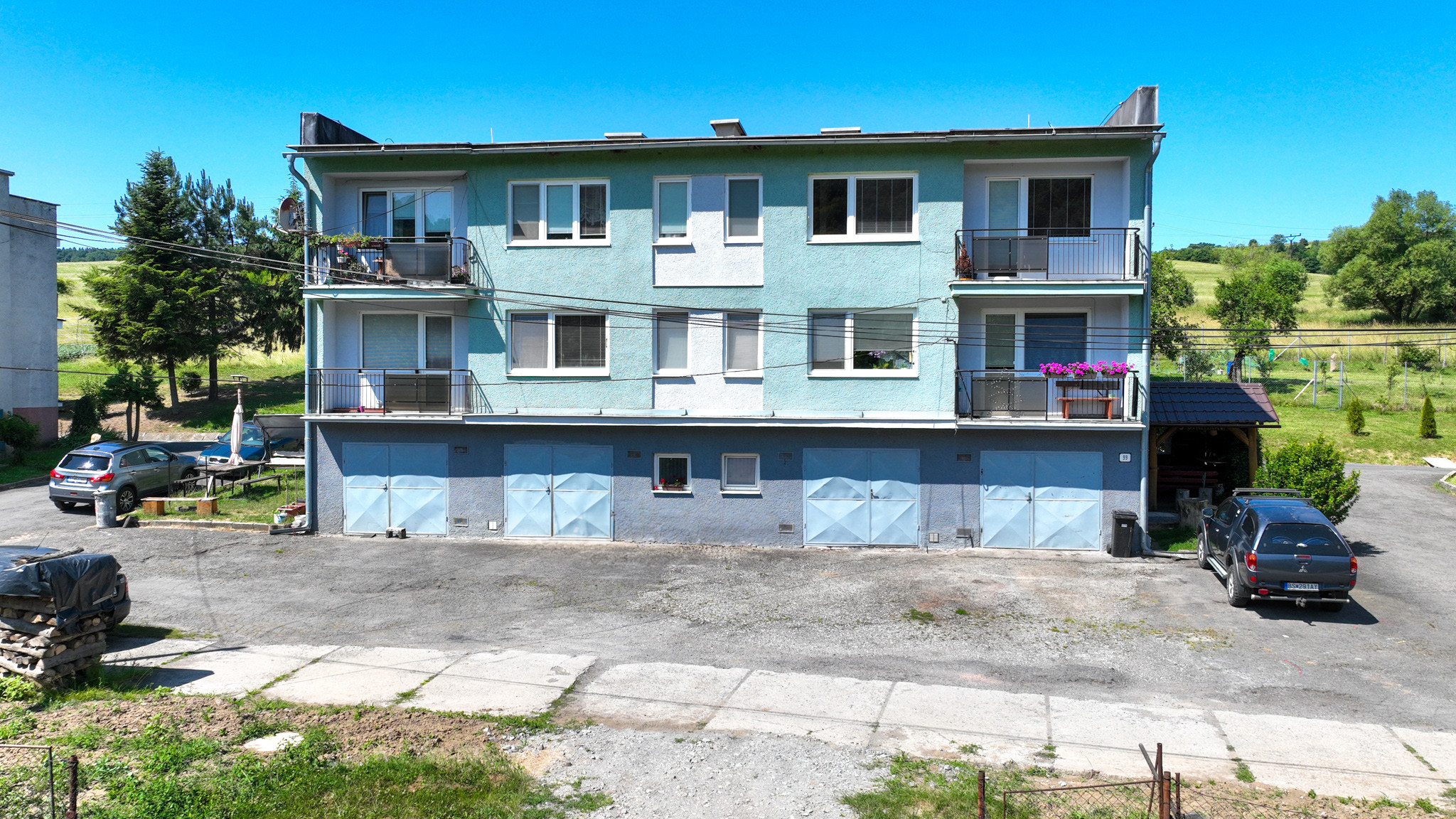 Priestranný 3-izbový byt o veľkosti 92m2 s garážou, Prenčov