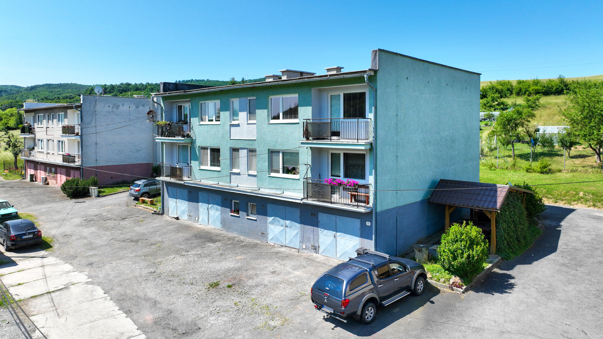 Priestranný 3-izbový byt o veľkosti 92m2 s garážou, Prenčov