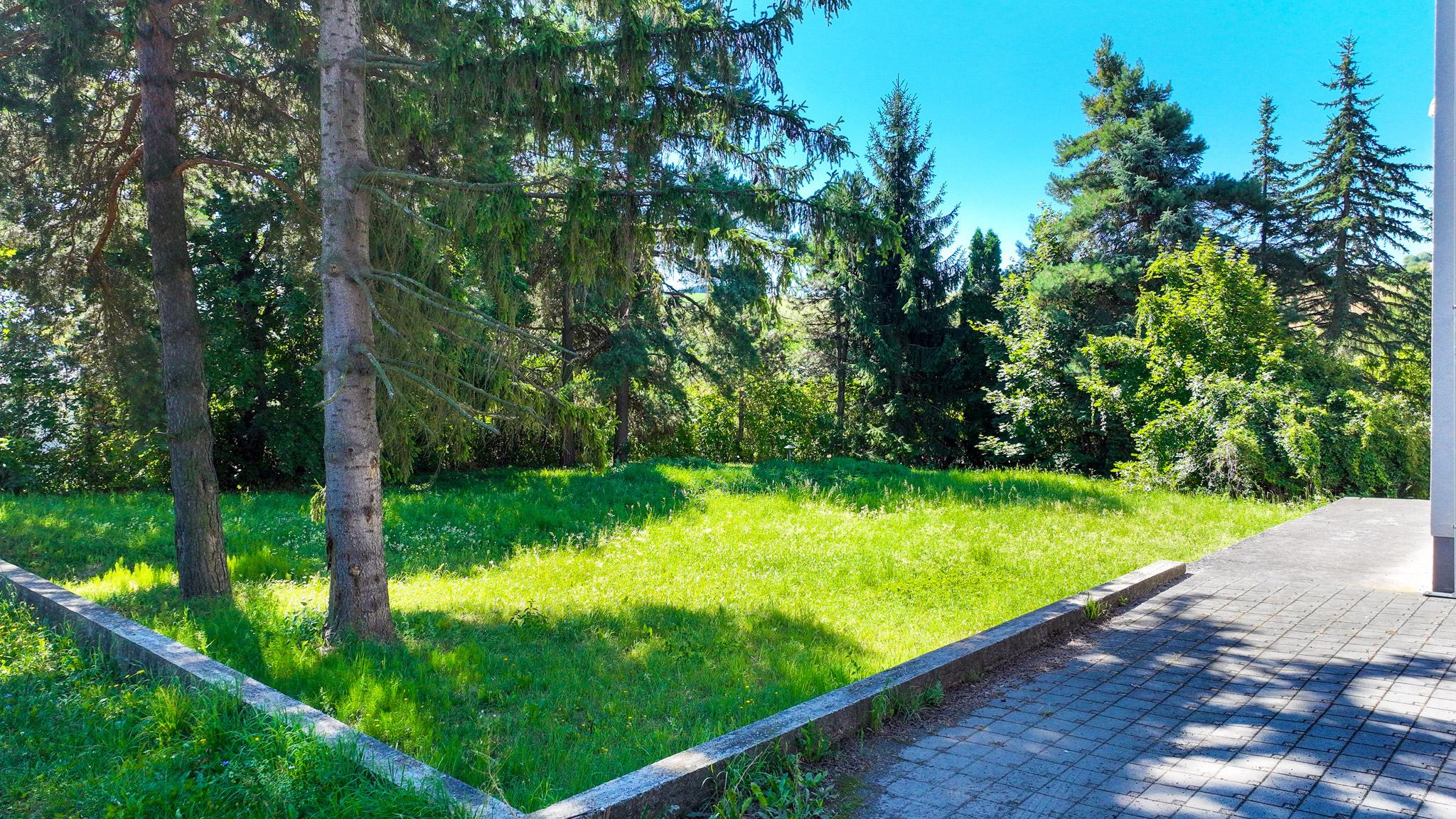 Zrekonštruovaná budova - 1300m2 pozemok Banská Štiavnica