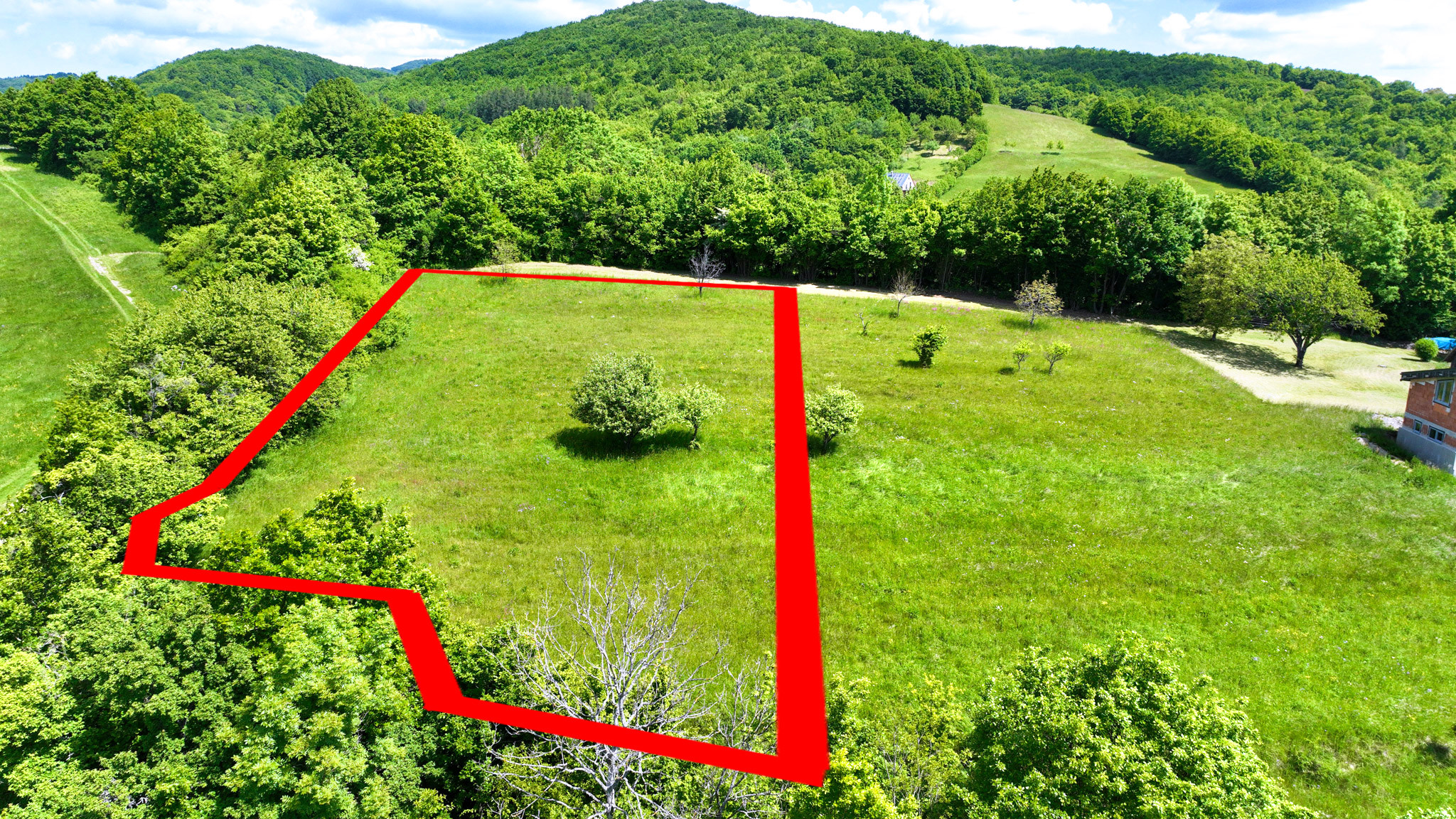 Rovinatý, slnečný pozemok s možnosťou stavby, Banská Belá