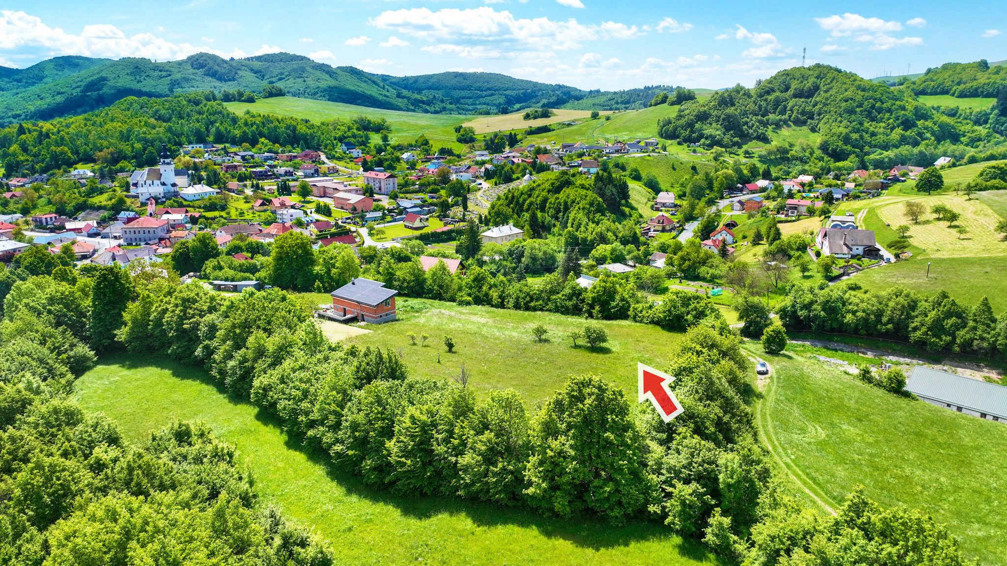 Rovinatý, slnečný pozemok s možnosťou stavby, Banská Belá