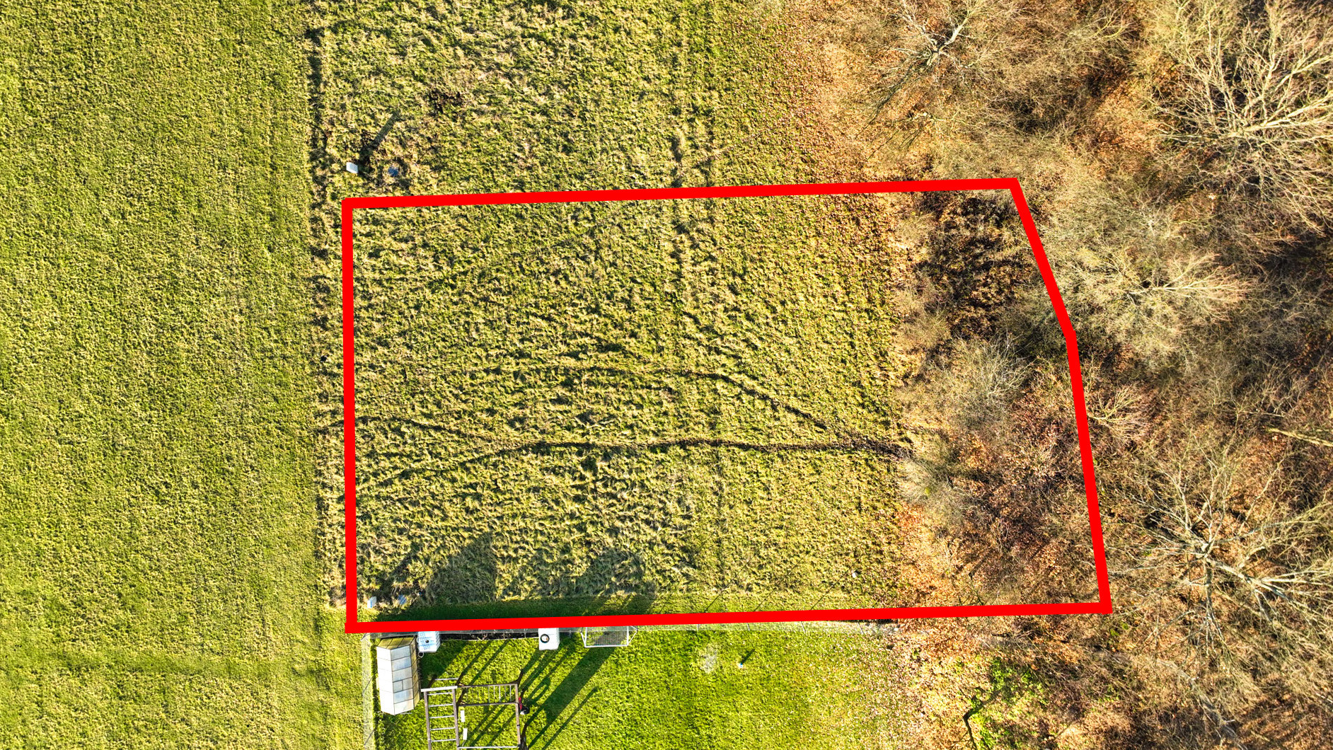 Rovinatý stavebný pozemok 915m2 v obci Prenčov, okr. Banská Štiavnica