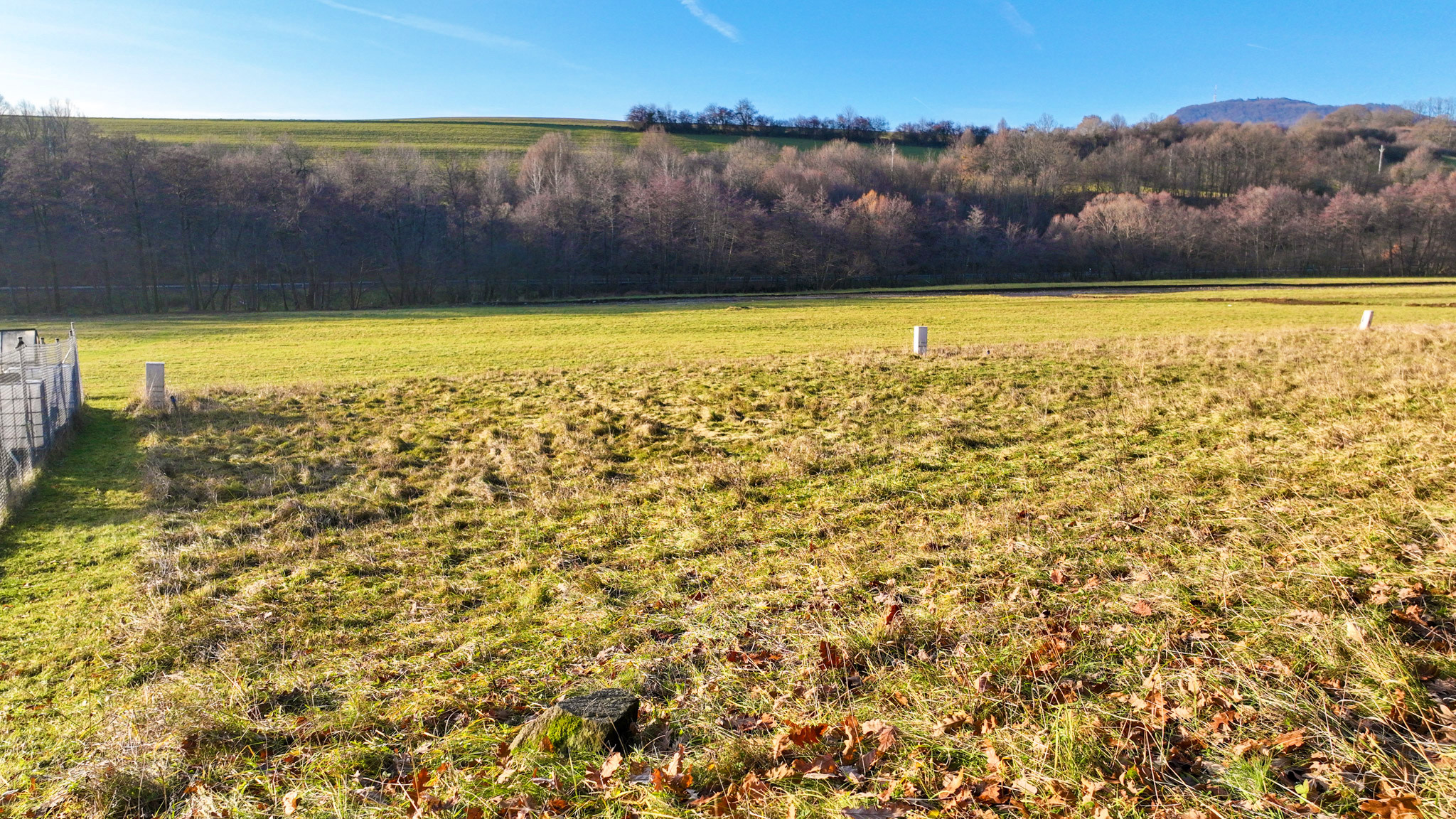 Rovinatý stavebný pozemok 915m2 v obci Prenčov, okr. Banská Štiavnica