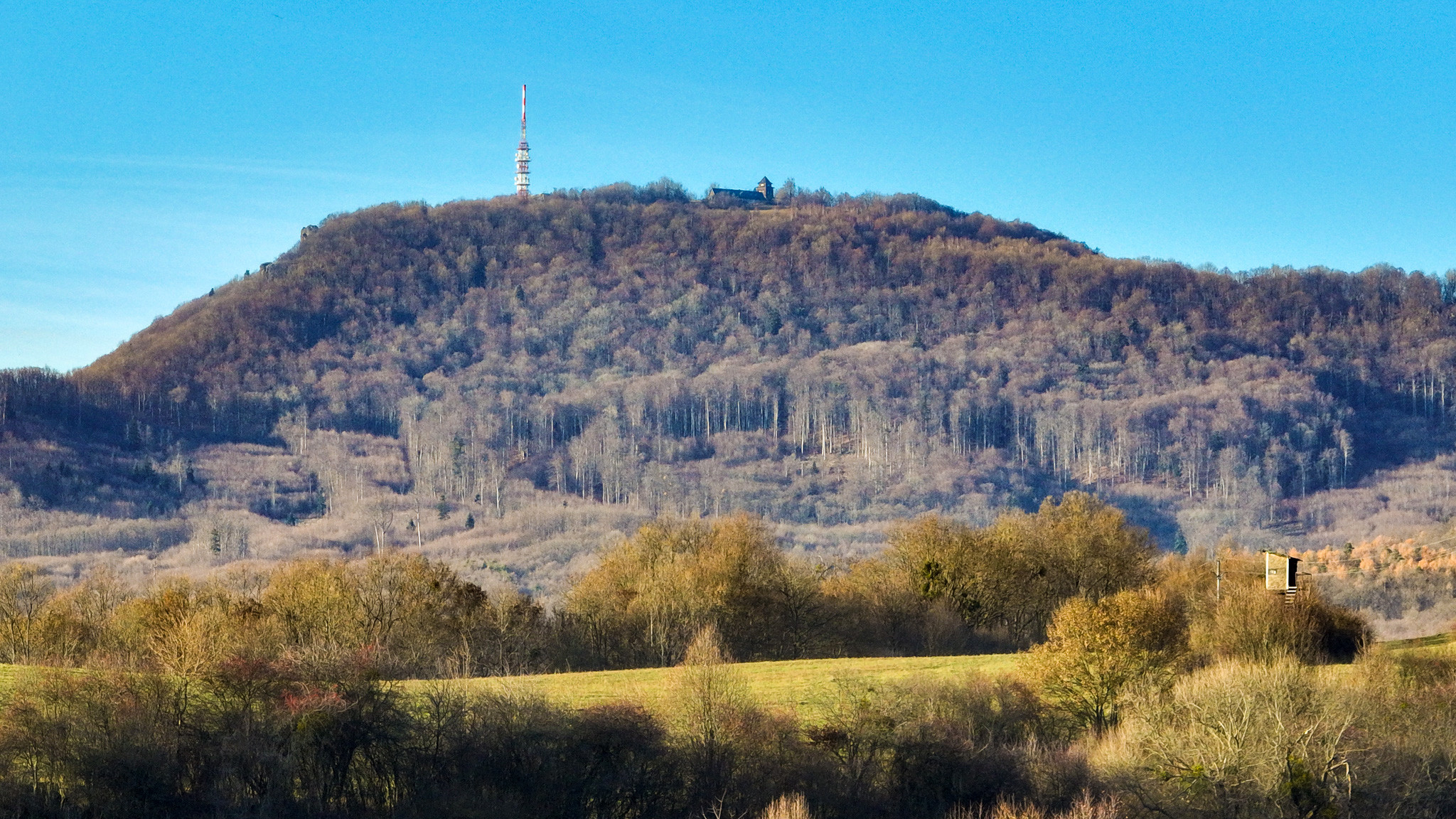 Rovinatý stavebný pozemok 915m2 v obci Prenčov, okr. Banská Štiavnica