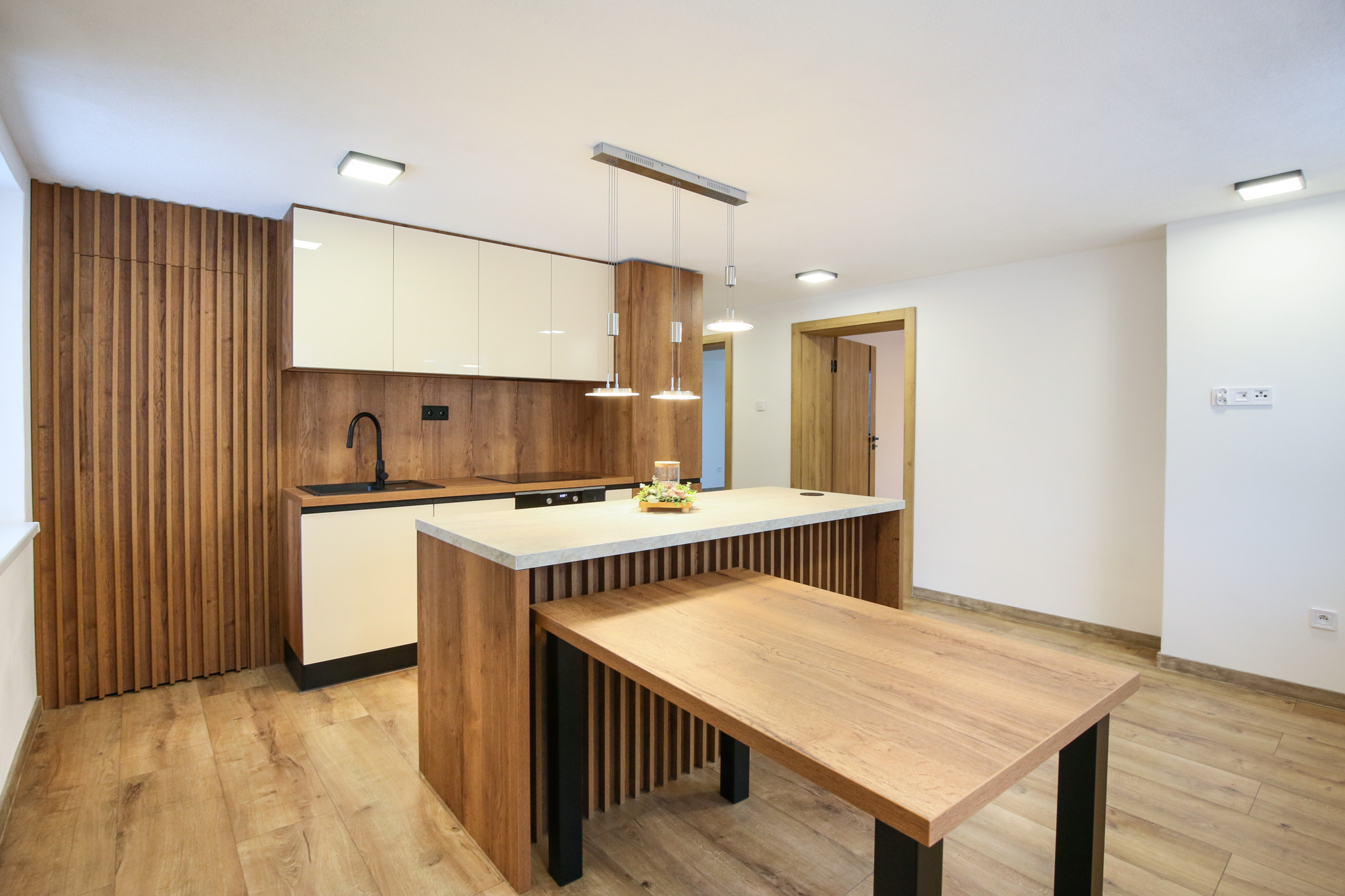 PRENÁJOM 2-izbový priestranný byt, 70m2, Banská Štiavnica