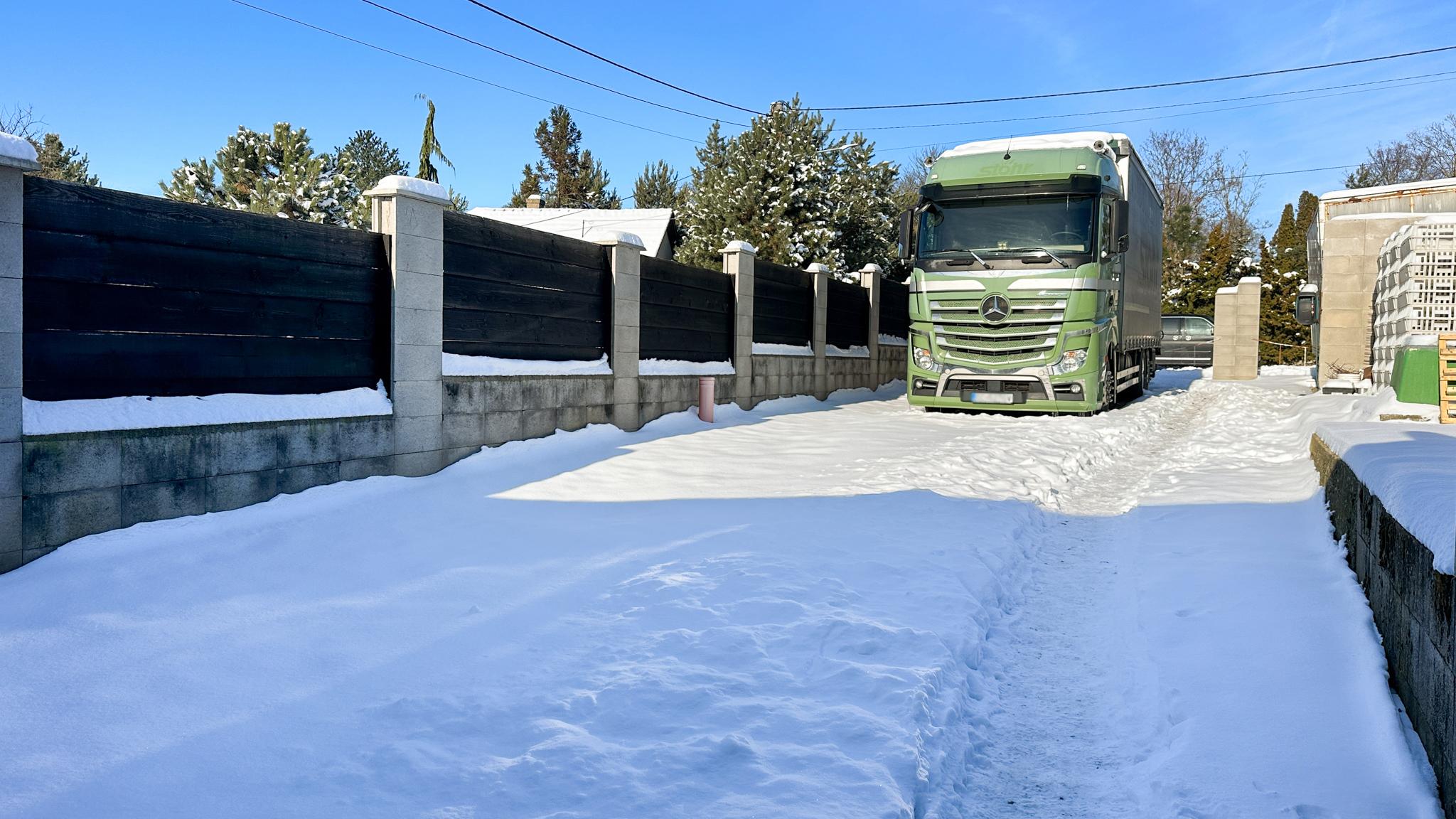 Zabehnutá menšia farma s pozemkom 3800m2 Želiezovce