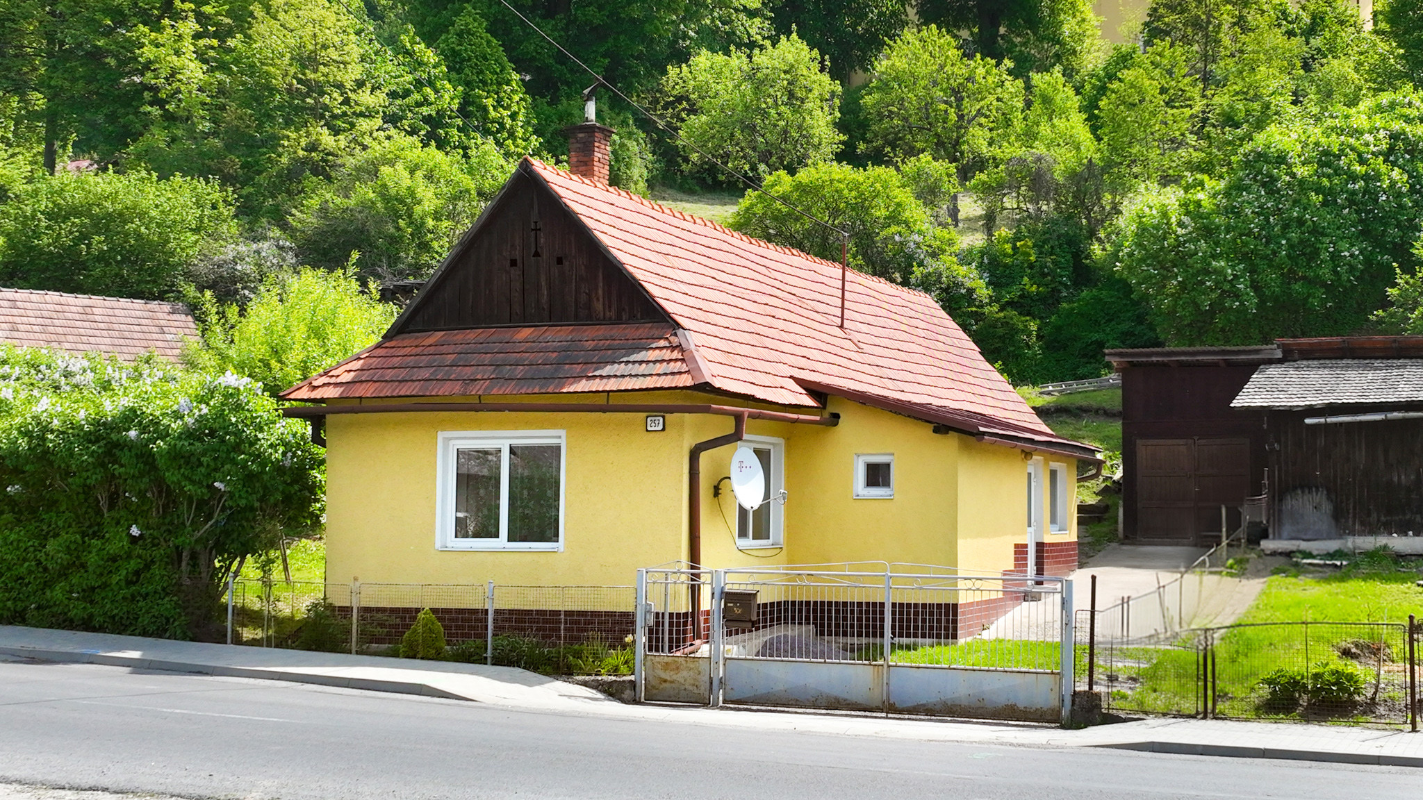 Obývateľný vidiecky dom, chalupa s pozemkom 500m2 Svätý Anton