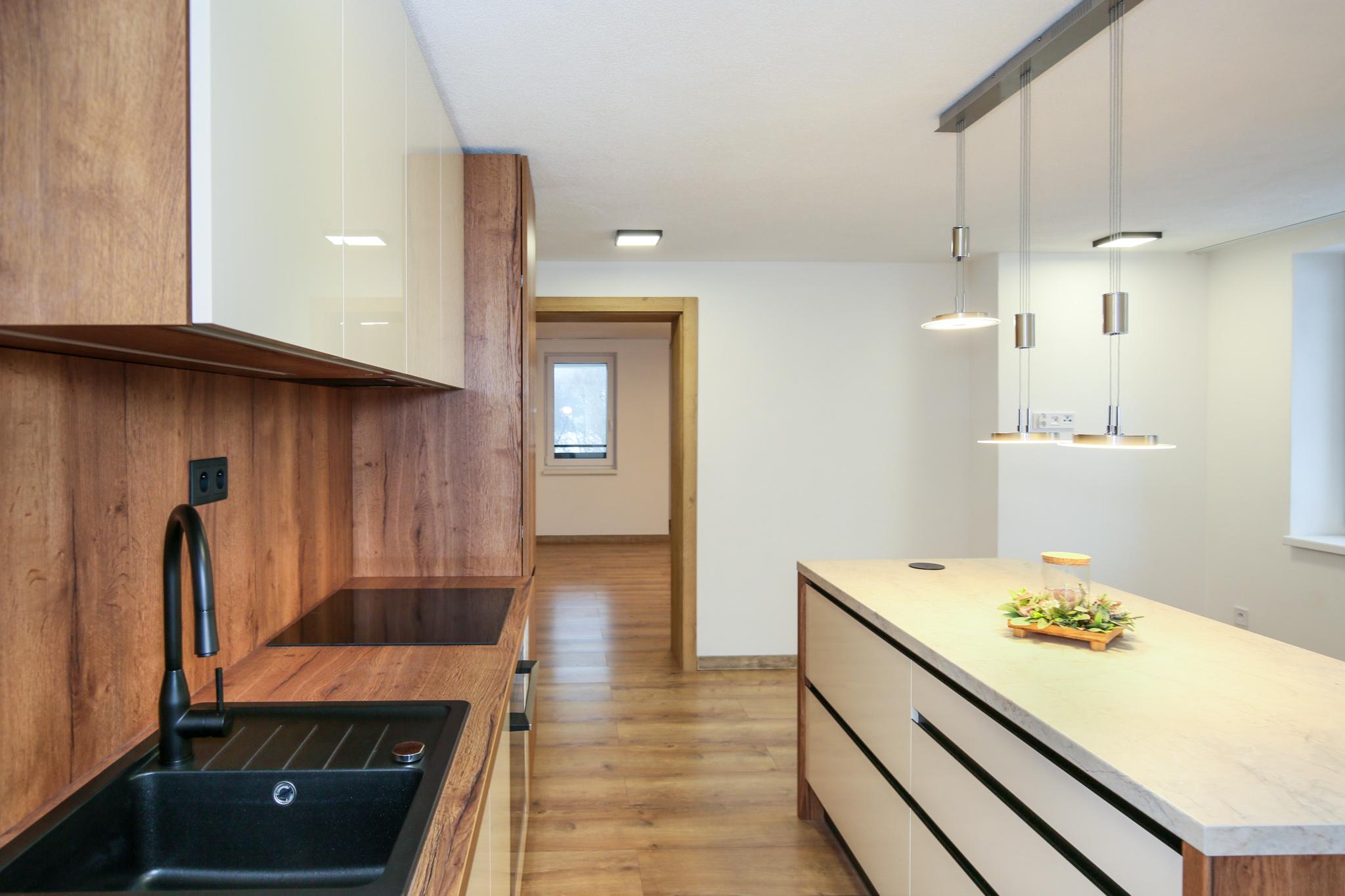 PRENÁJOM 2-izbový priestranný byt, 70m2, Banská Štiavnica