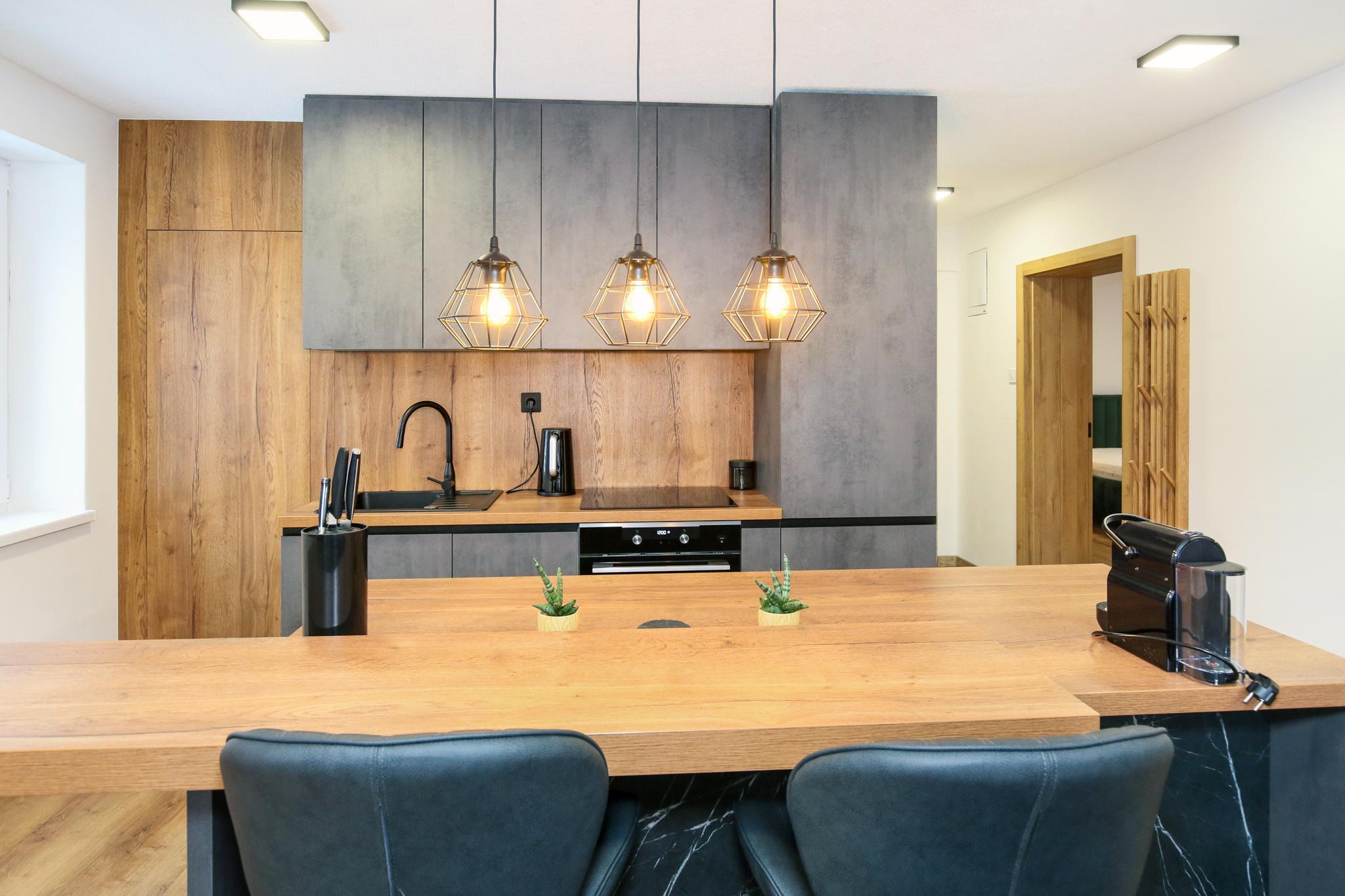 2-izbový zariadený byt s lodžiou, 70m2, Banská Štiavnica