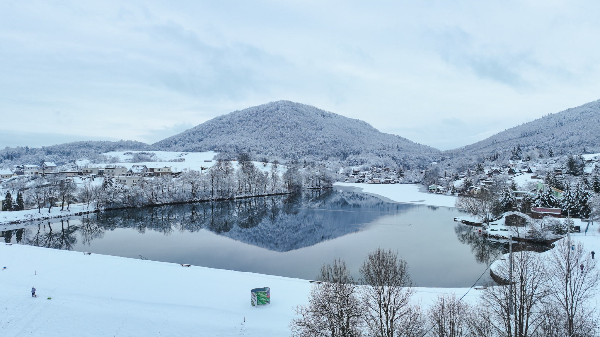 Stavebný pozemok pre rekreačnú chatu 200m od jazera Banský Studenec