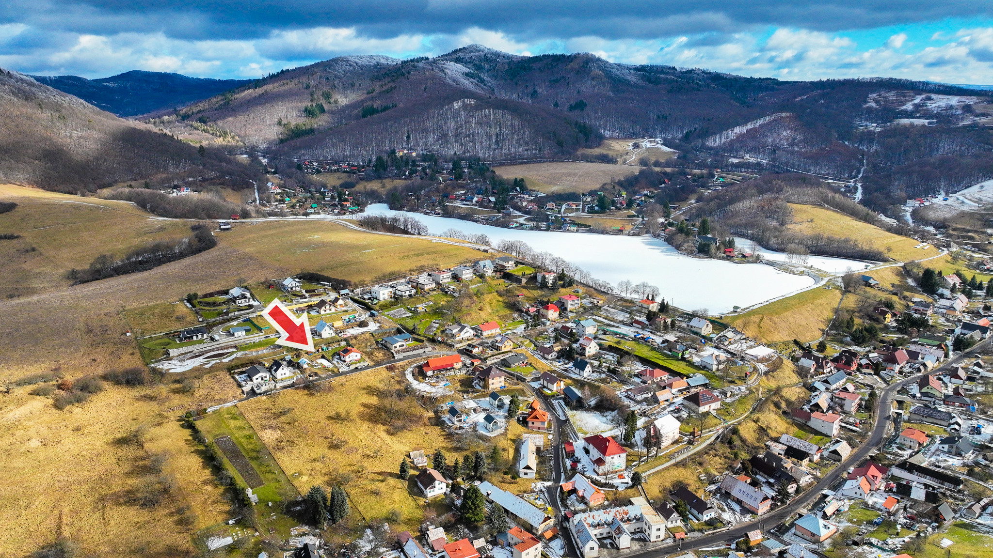 Stavebný pozemok pre rekreačnú chatu 200m od jazera Banský Studenec