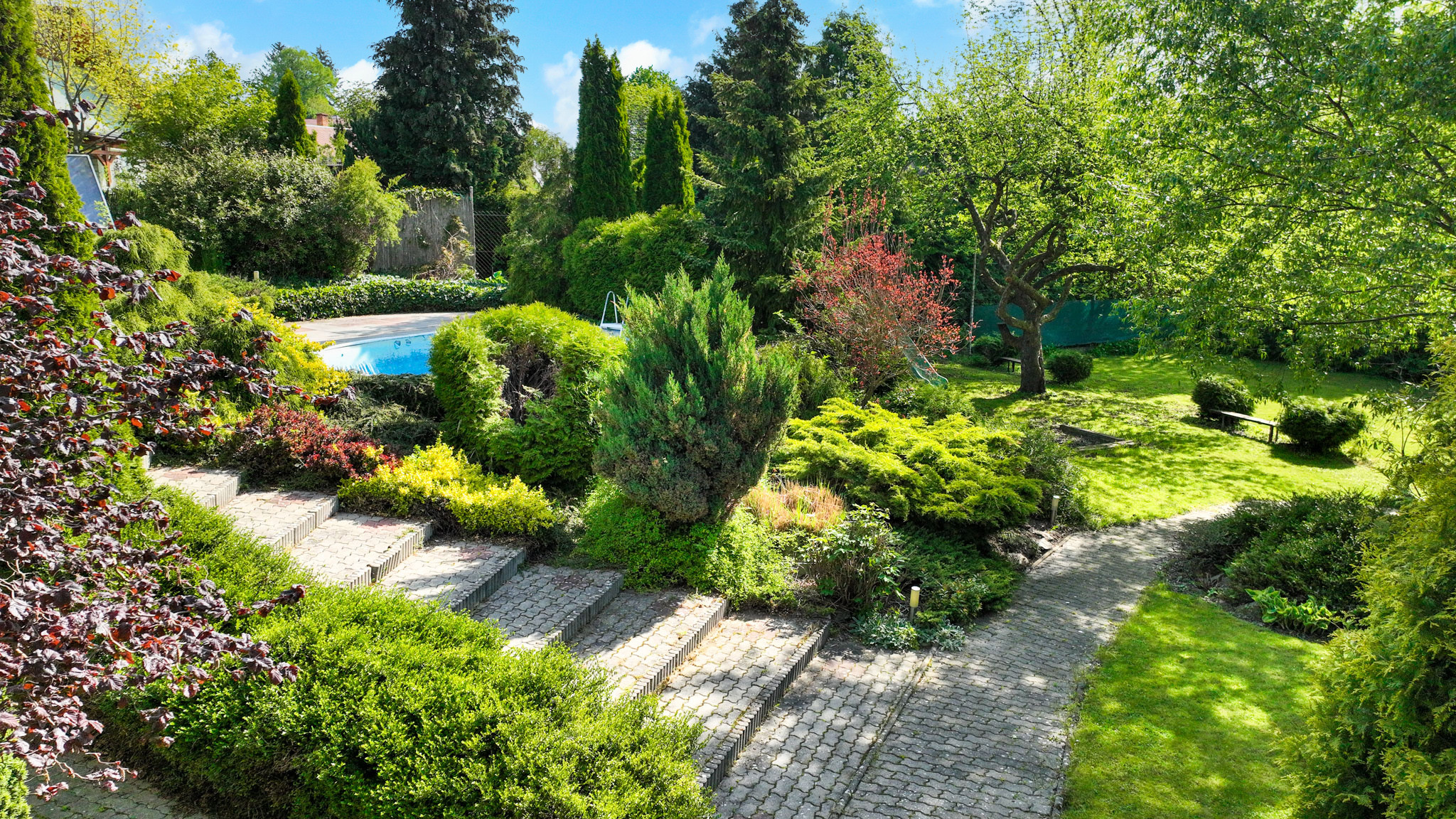 Rodinný dom s 5 bytovými jednotkami a s krásnou záhradou