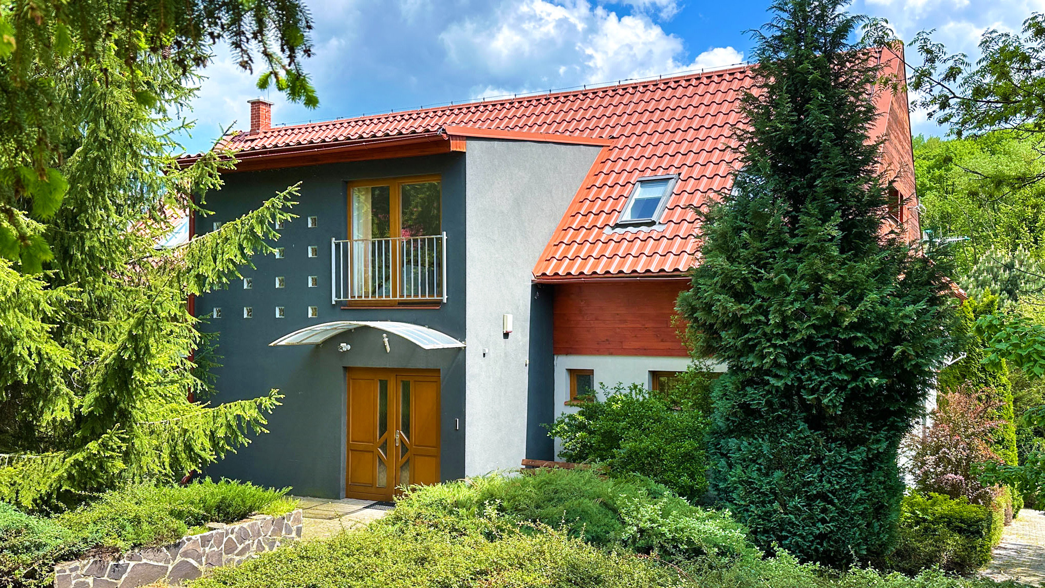 Rodinný dom s 5 bytovými jednotkami a s krásnou záhradou