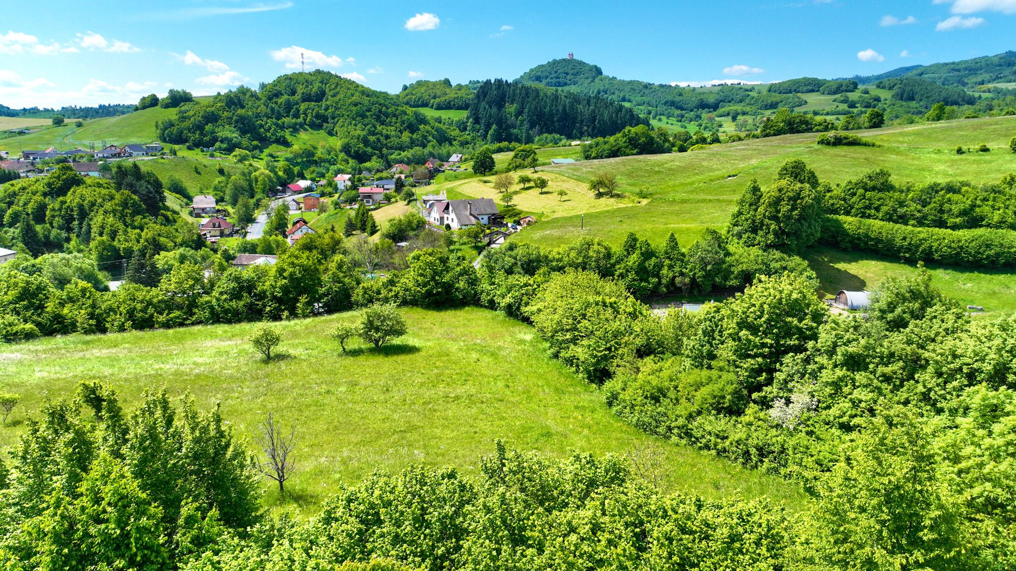 Rovinatý, slnečný pozemok s možnosťou stavby, Banská Belá