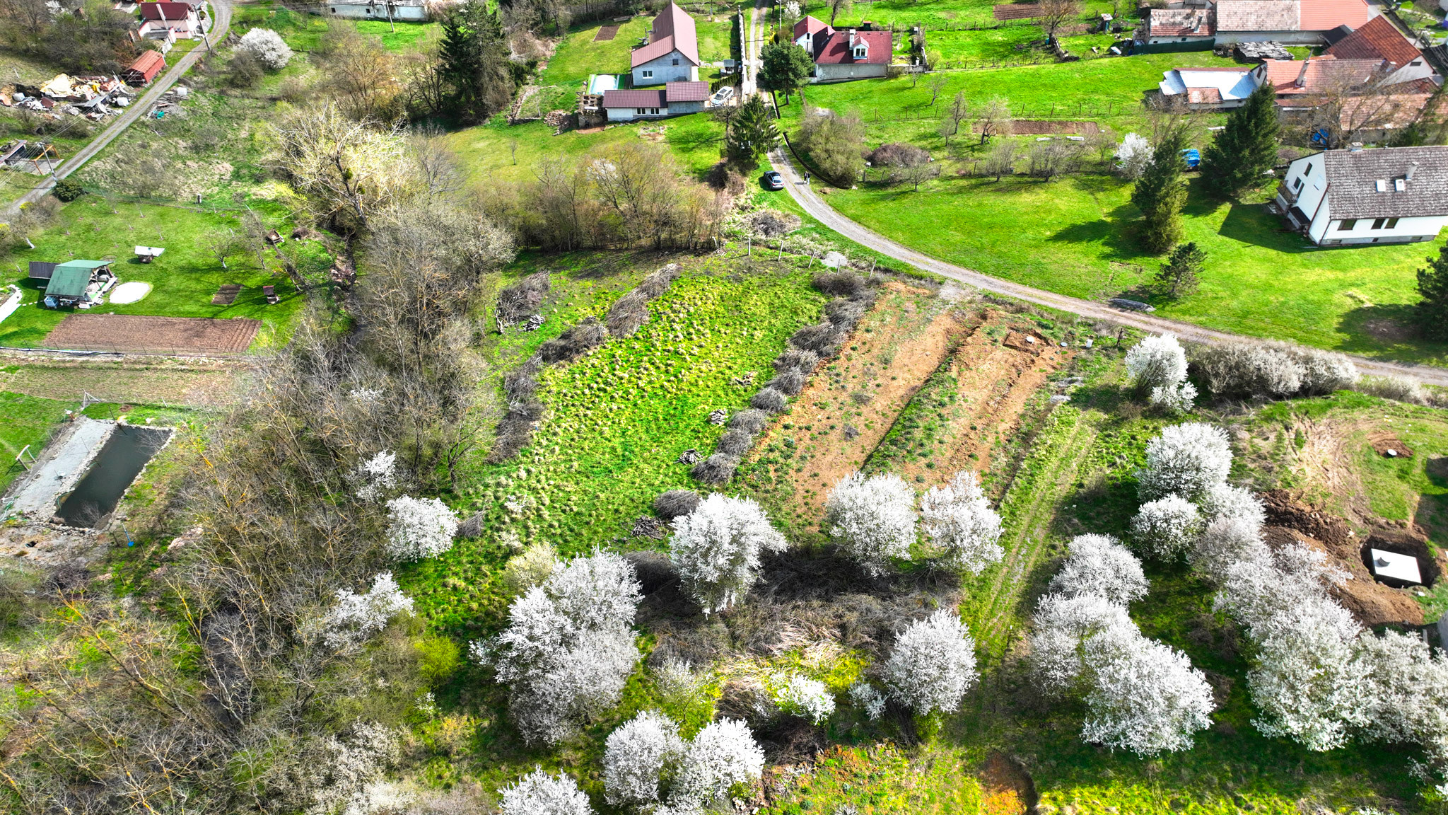 Slnečný stavebný pozemok 3500m2 Hontianske Tesáre
