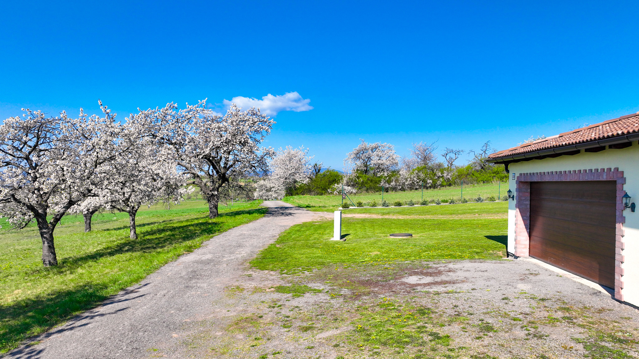 Moderná rodinná usadlosť, pozemok o veľkosti 9000m2, Krupina