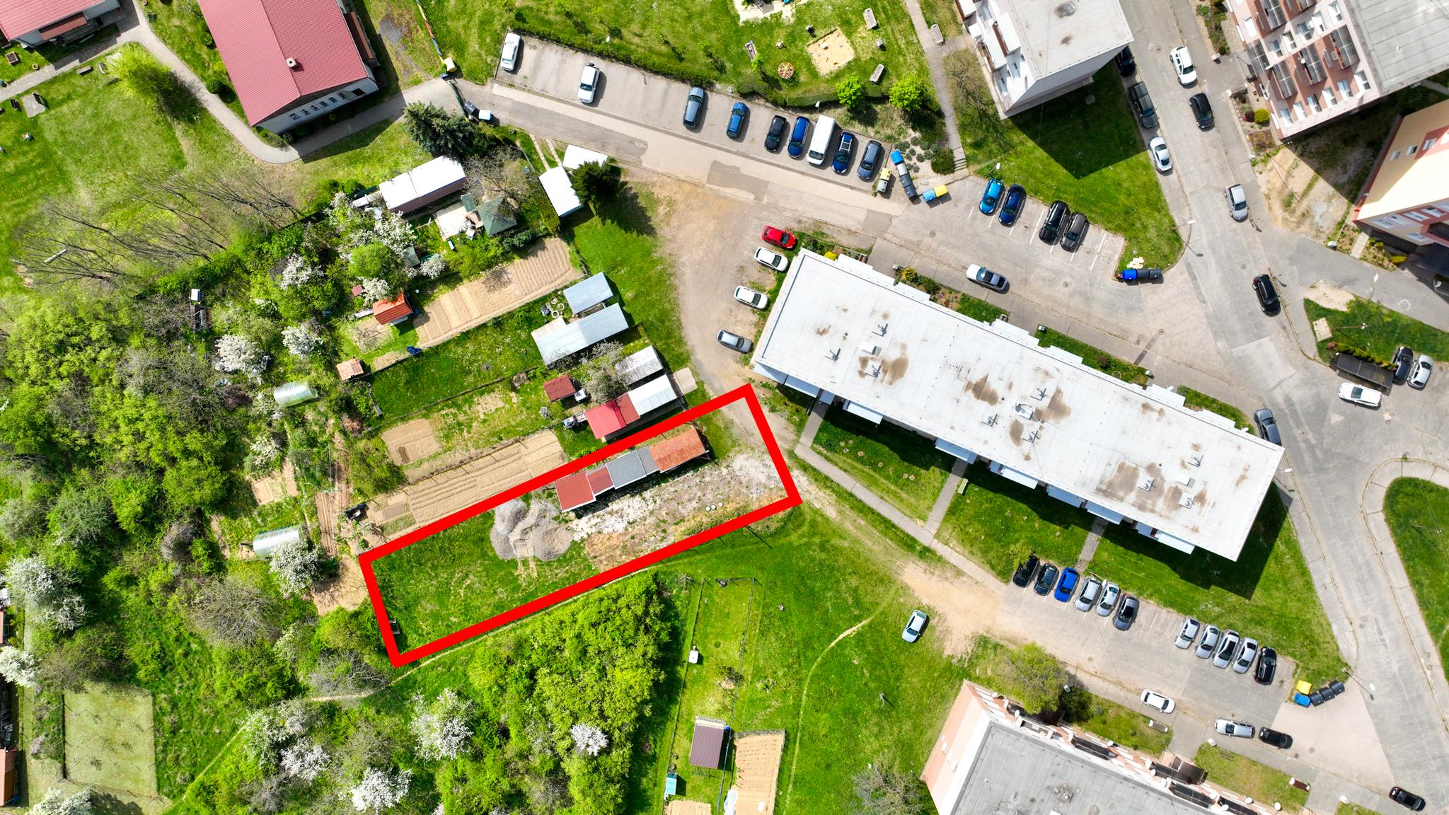 Viacúčelový investičný rovinatý pozemok 750m2 Pukanec