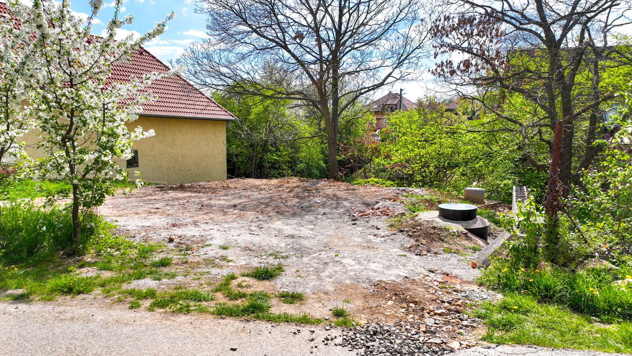 Pozemok so sieťami a možnosťou stavby 333m2, Pukanec