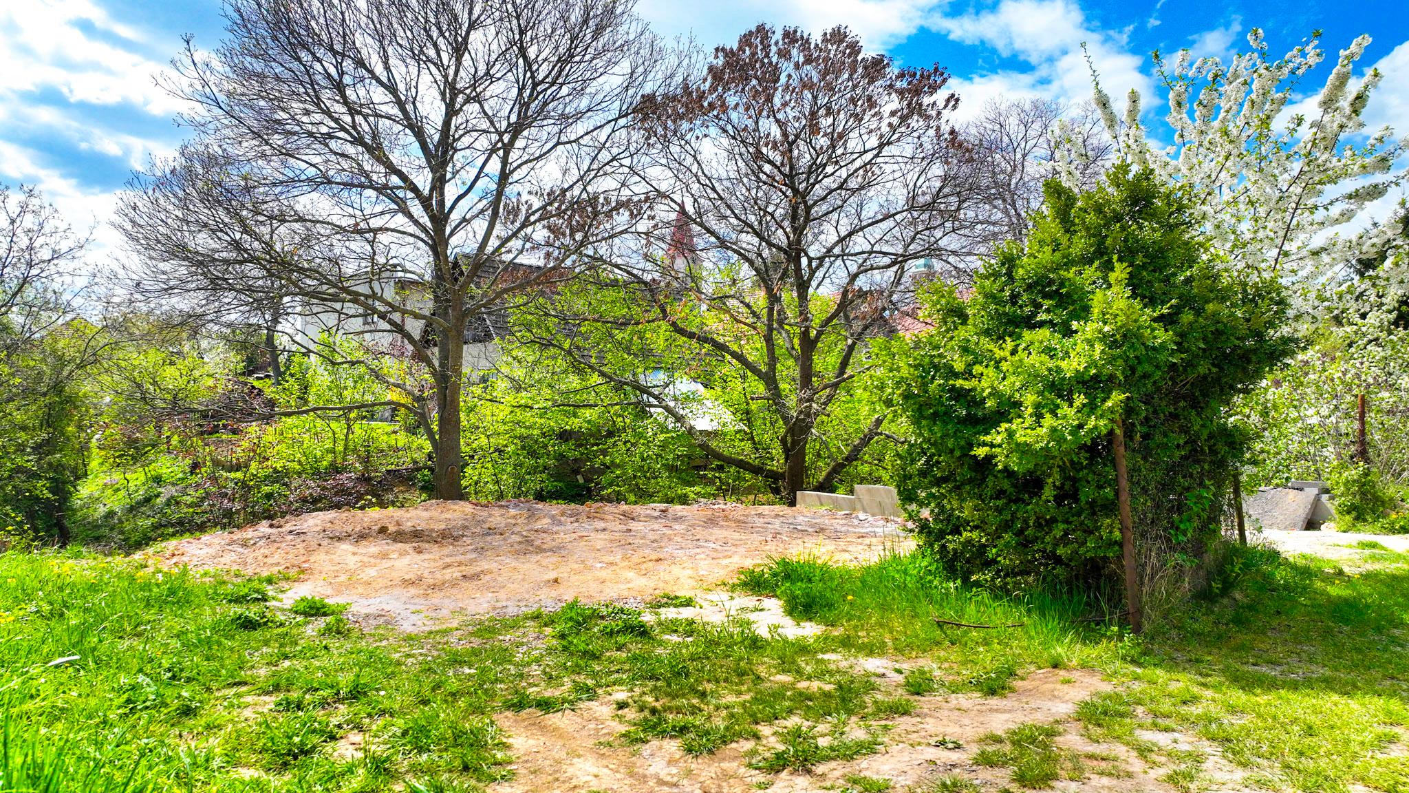 Pozemok so sieťami a možnosťou stavby 333m2, Pukanec