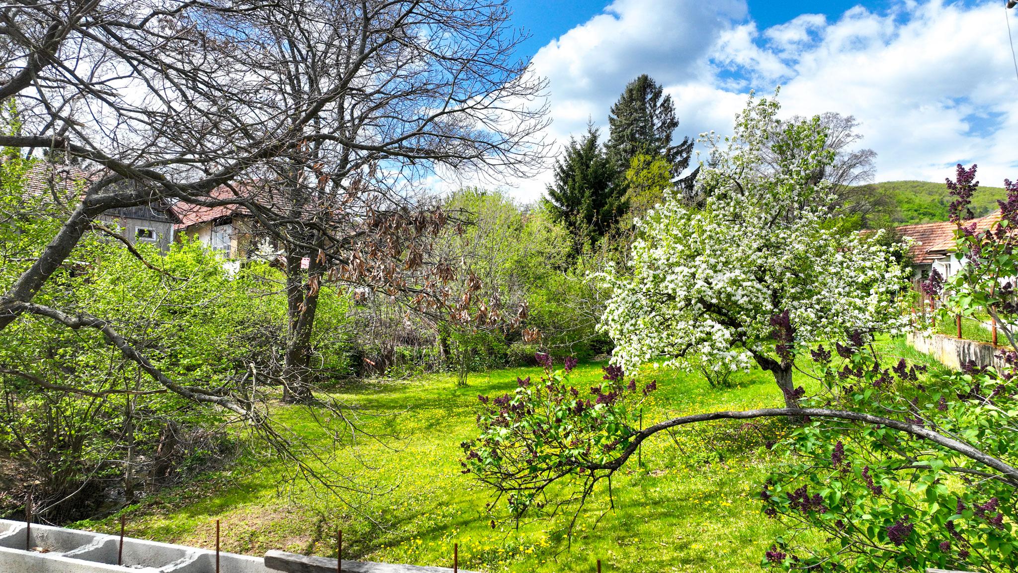 Pozemok so sieťami a možnosťou stavby 333m2, Pukanec