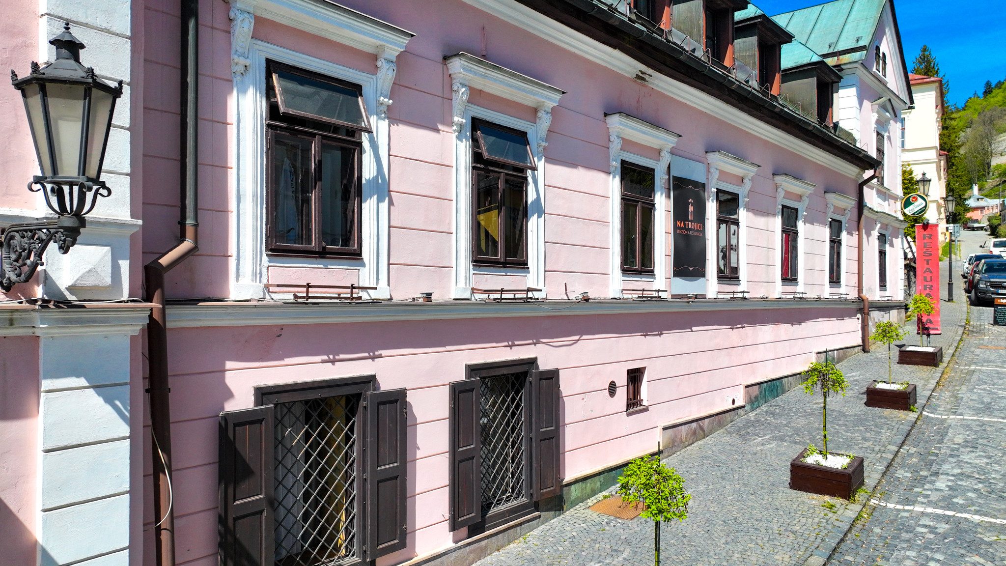 Zabehnutý penzión s reštauráciou v srdci mesta Banská Štiavnica