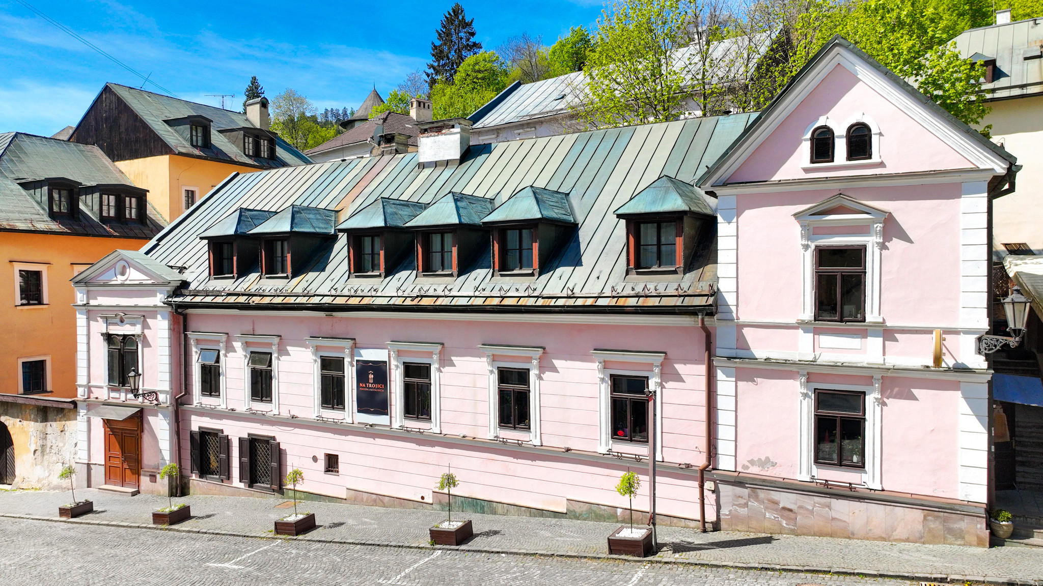 Zabehnutý penzión s reštauráciou v srdci mesta Banská Štiavnica