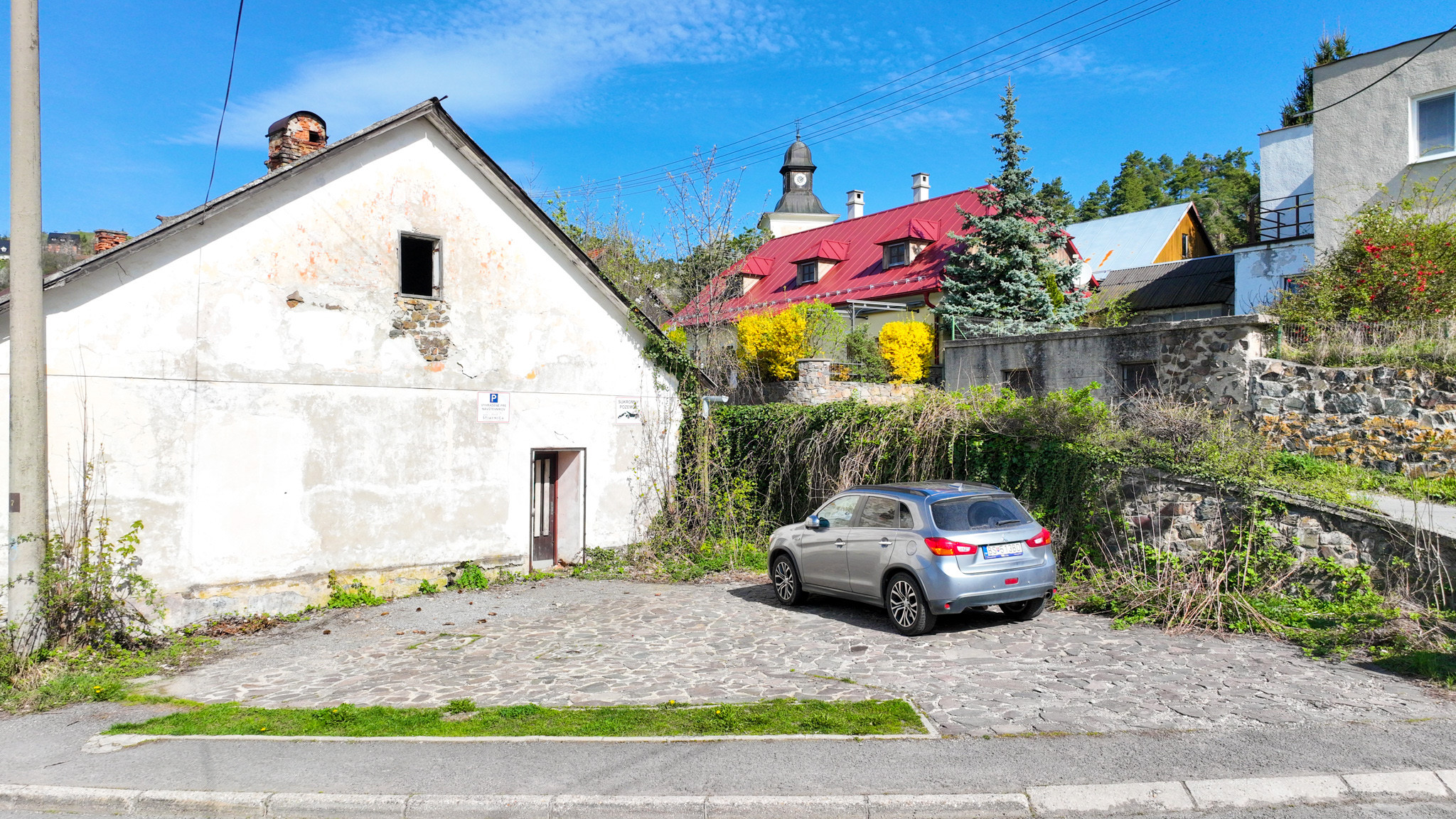 Zabehnutý apartmánový dvojdom s parkovaním, Štiavnické Bane