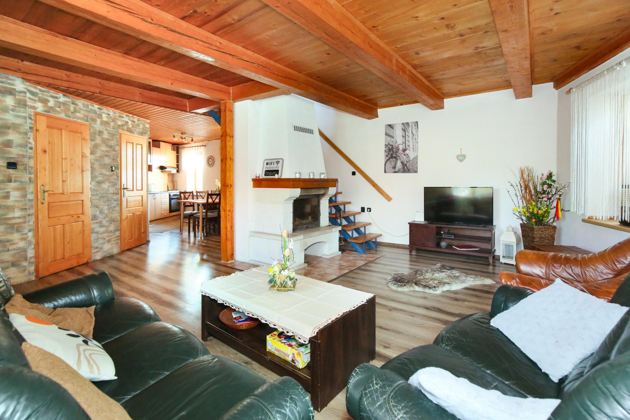 Zabehnutý apartmánový dvojdom s parkovaním, Štiavnické Bane