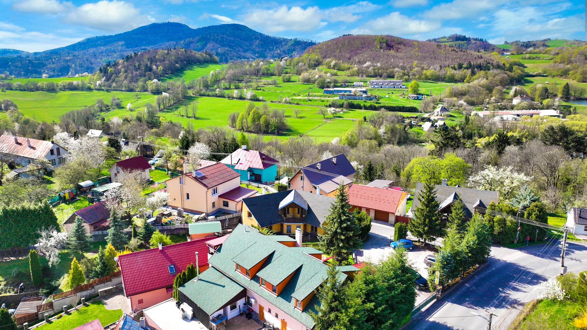 Zabehnutý apartmánový dvojdom s parkovaním, Štiavnické Bane