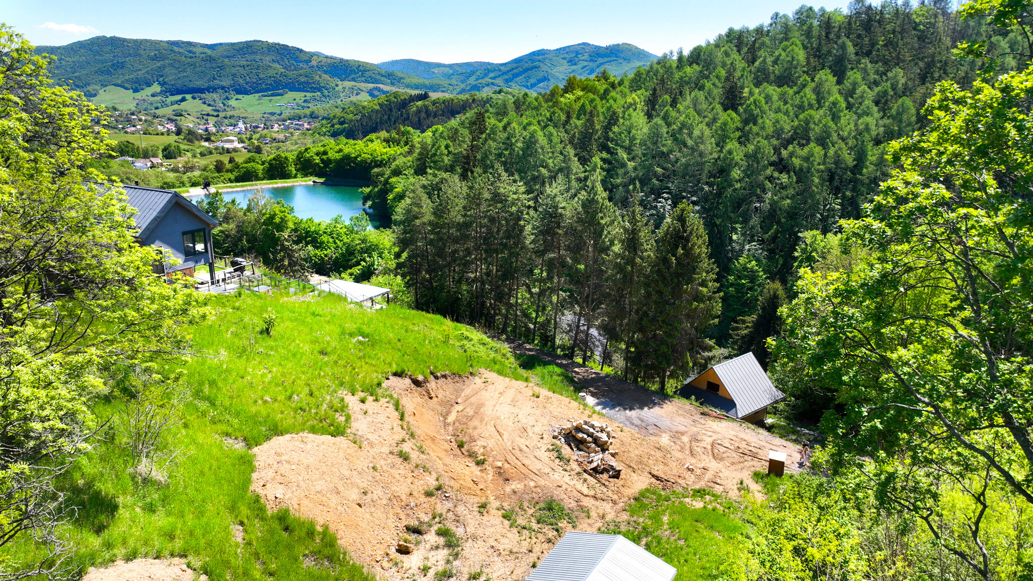 Stavebný pozemok s projektom pri jazere, Banská Štiavnica