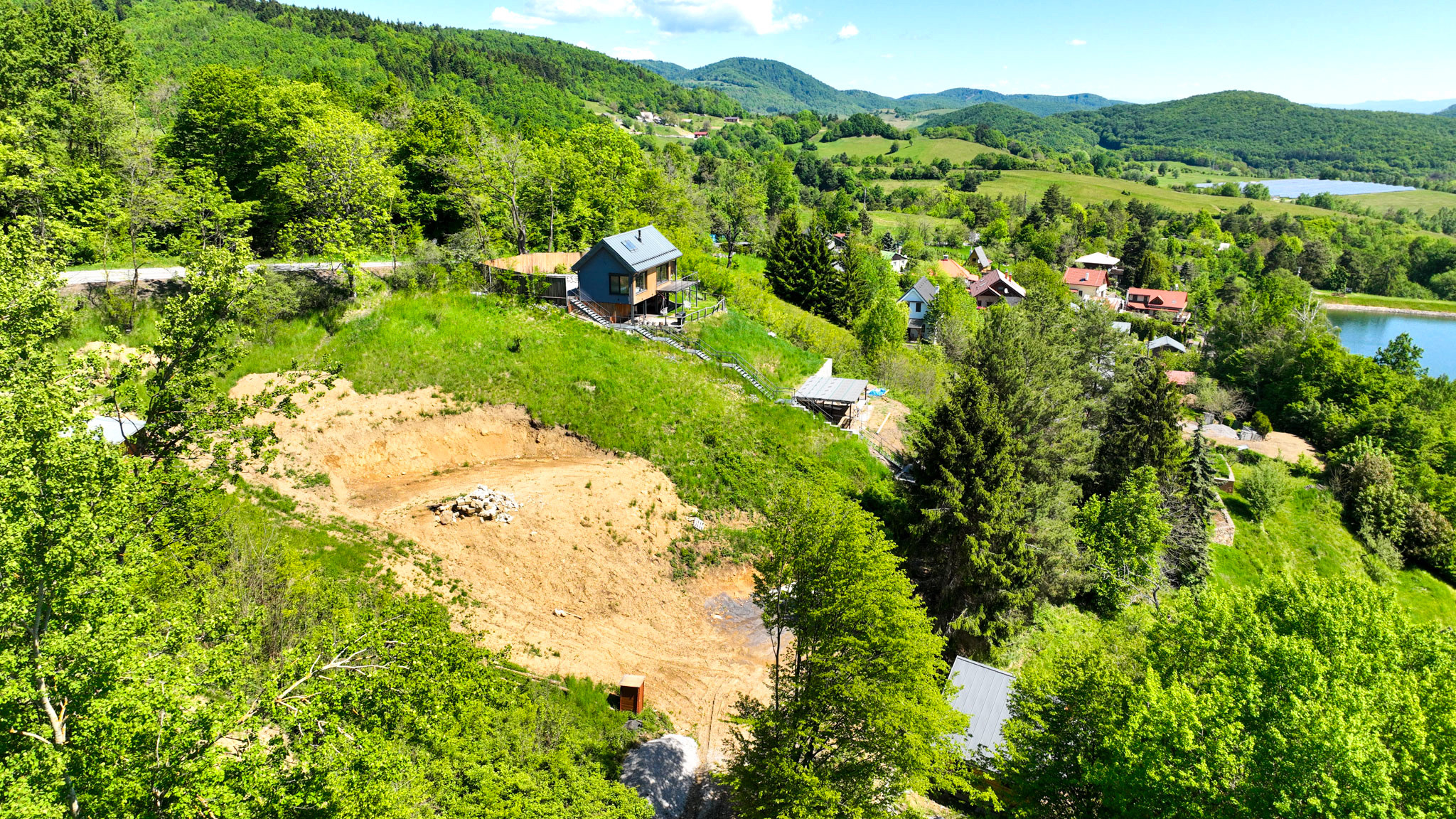 Stavebný pozemok s projektom pri jazere, Banská Štiavnica