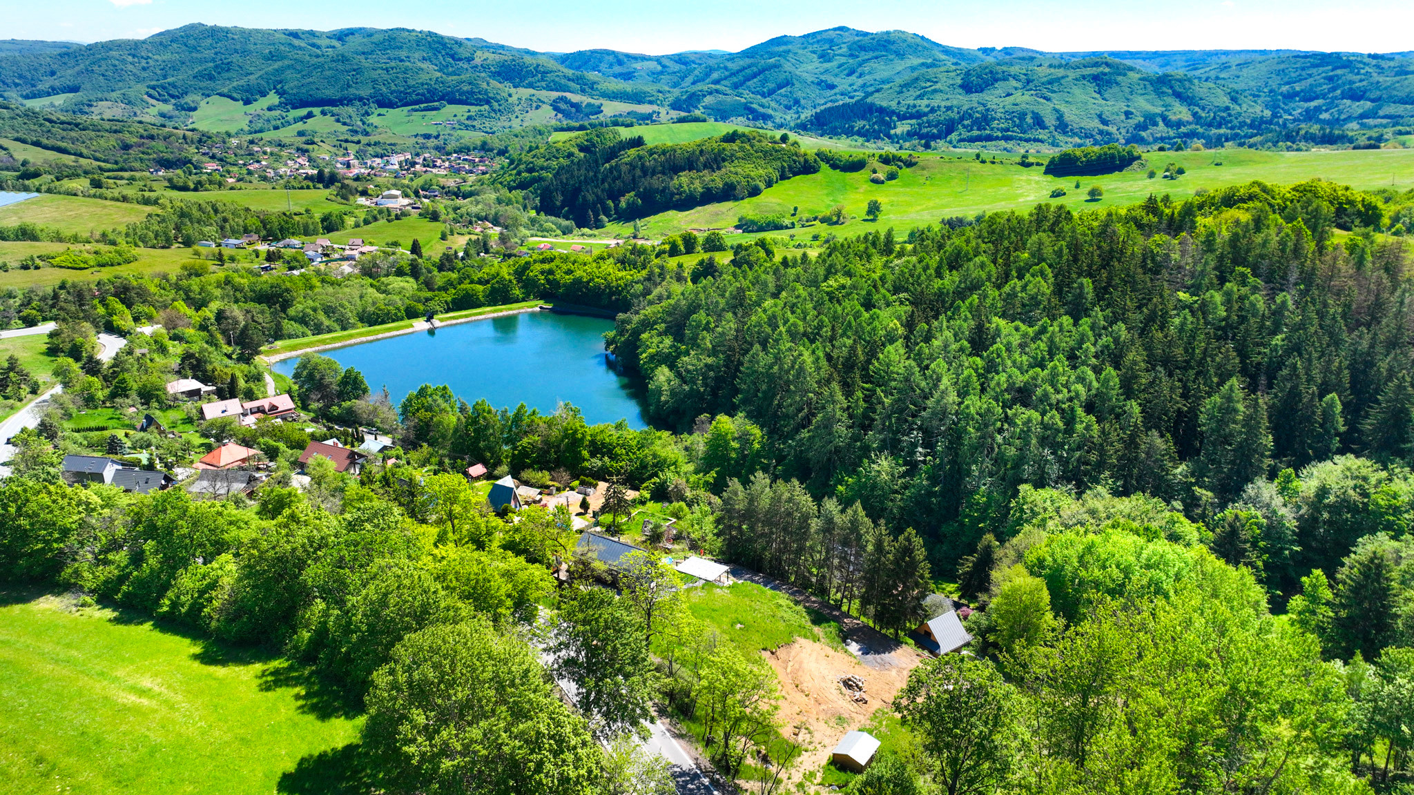 Stavebný pozemok s projektom pri jazere, Banská Štiavnica