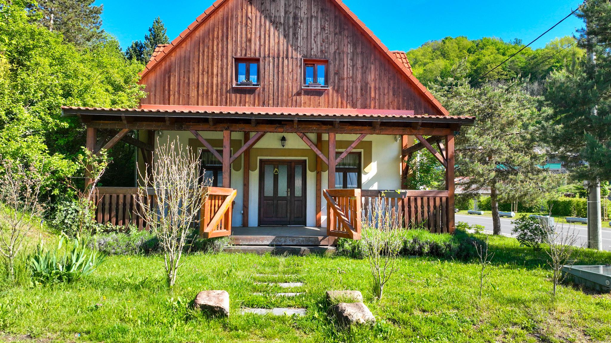 Zabehnutý penzión v obci Svätý Anton, okr. Banská Štiavnica