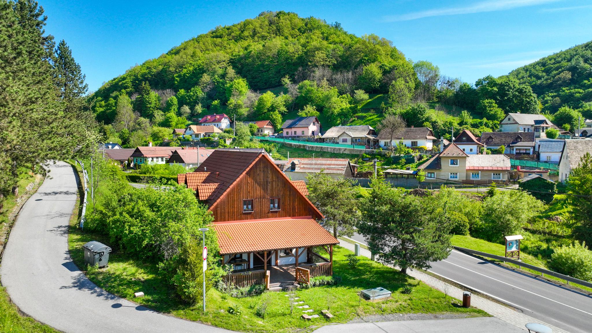 Zabehnutý penzión v obci Svätý Anton, okr. Banská Štiavnica