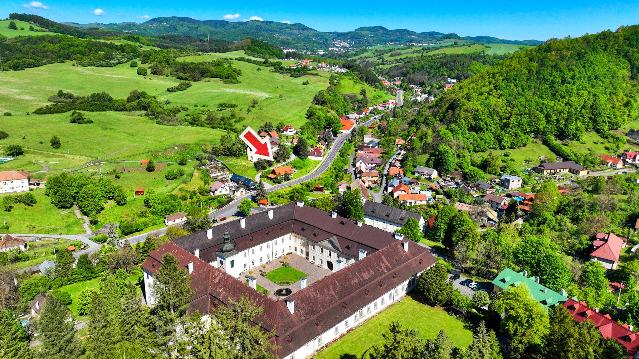 Zabehnutý penzión v obci Svätý Anton, okr. Banská Štiavnica